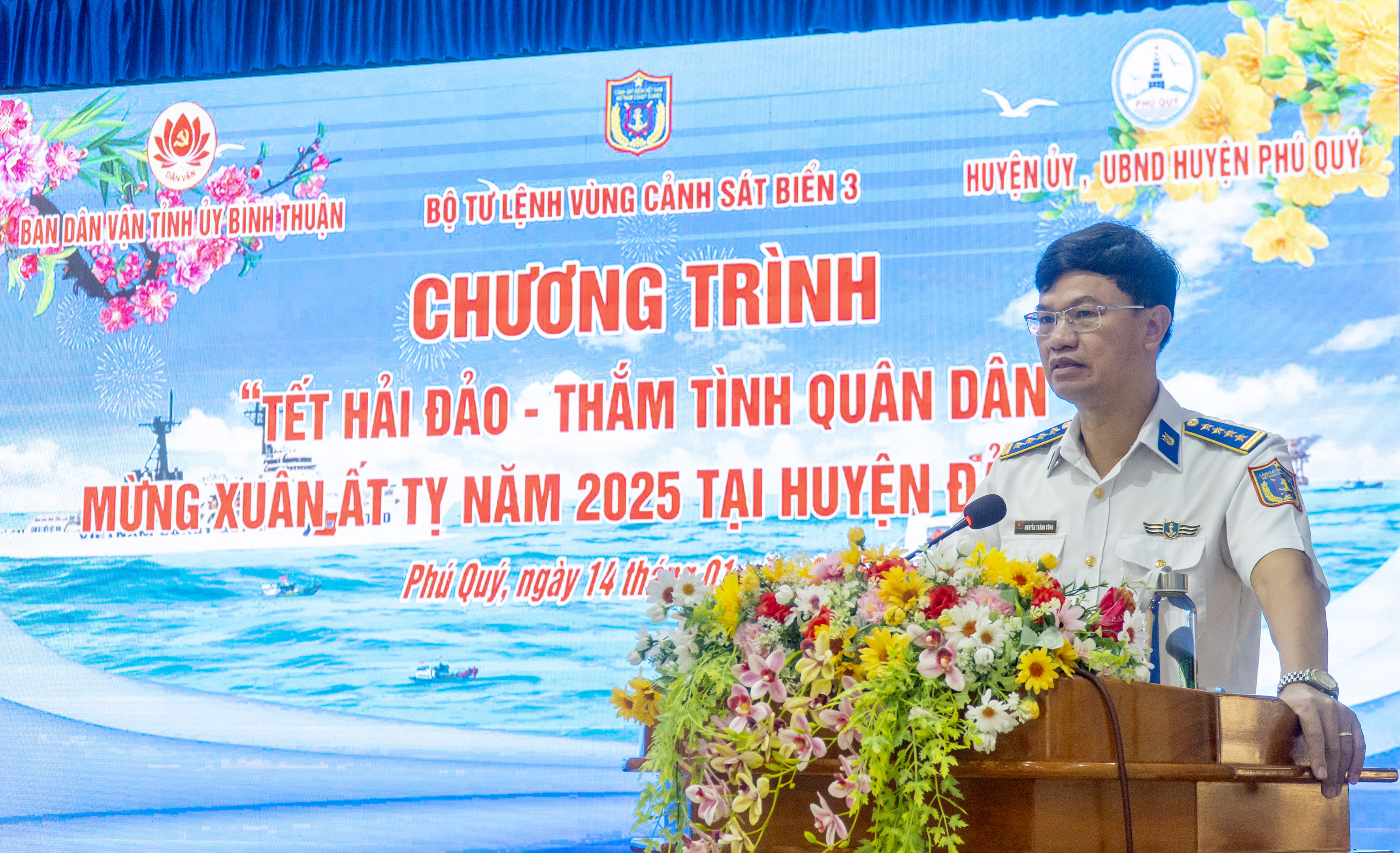 Đại tá Cao Xuân Quận, Phó Chính ủy Vùng CSB 3 phát biểu tại chương trình.