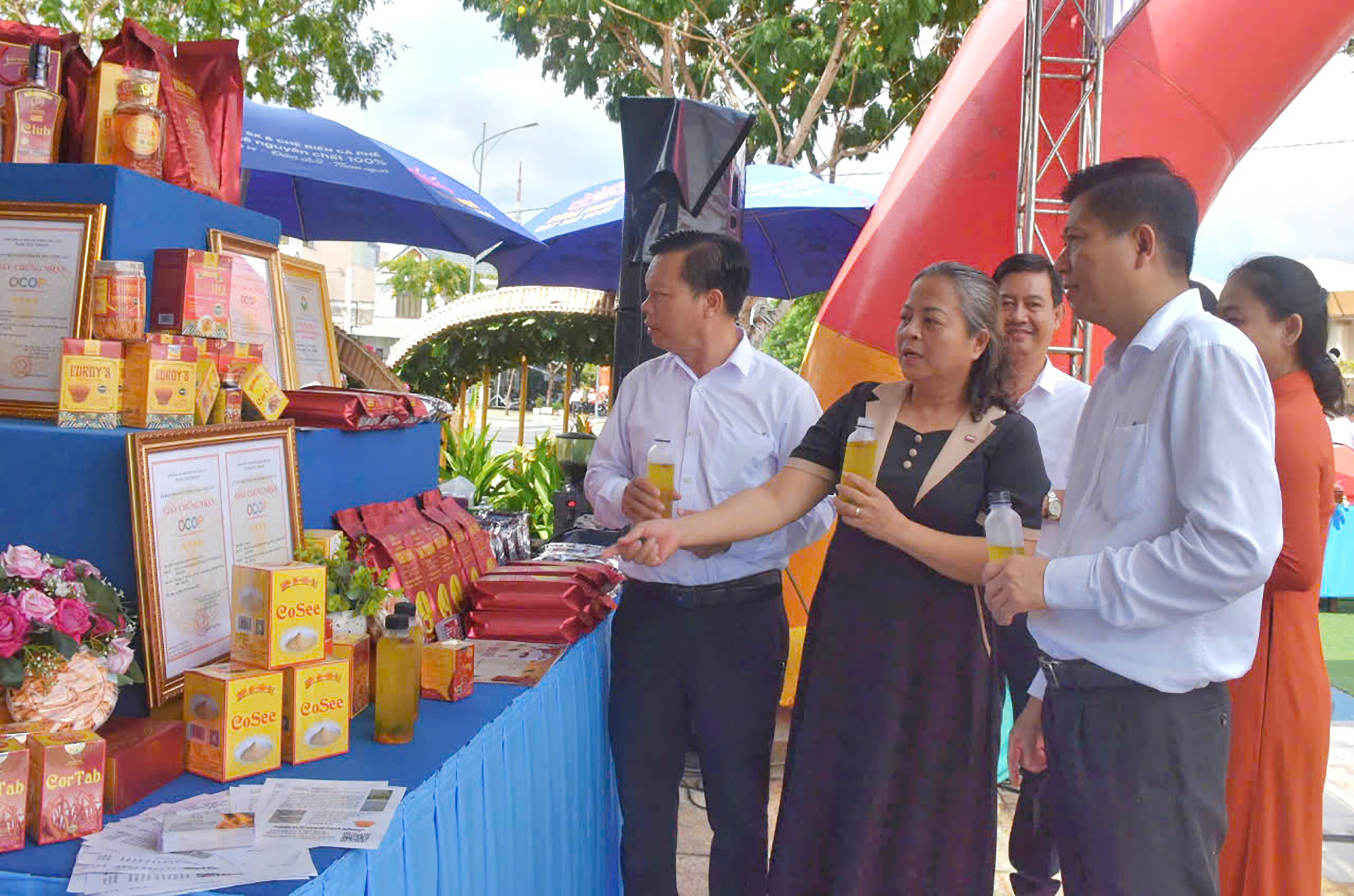 Sản phẩm OCOOP đông trùng hạ thảo của xã Hòa Long.