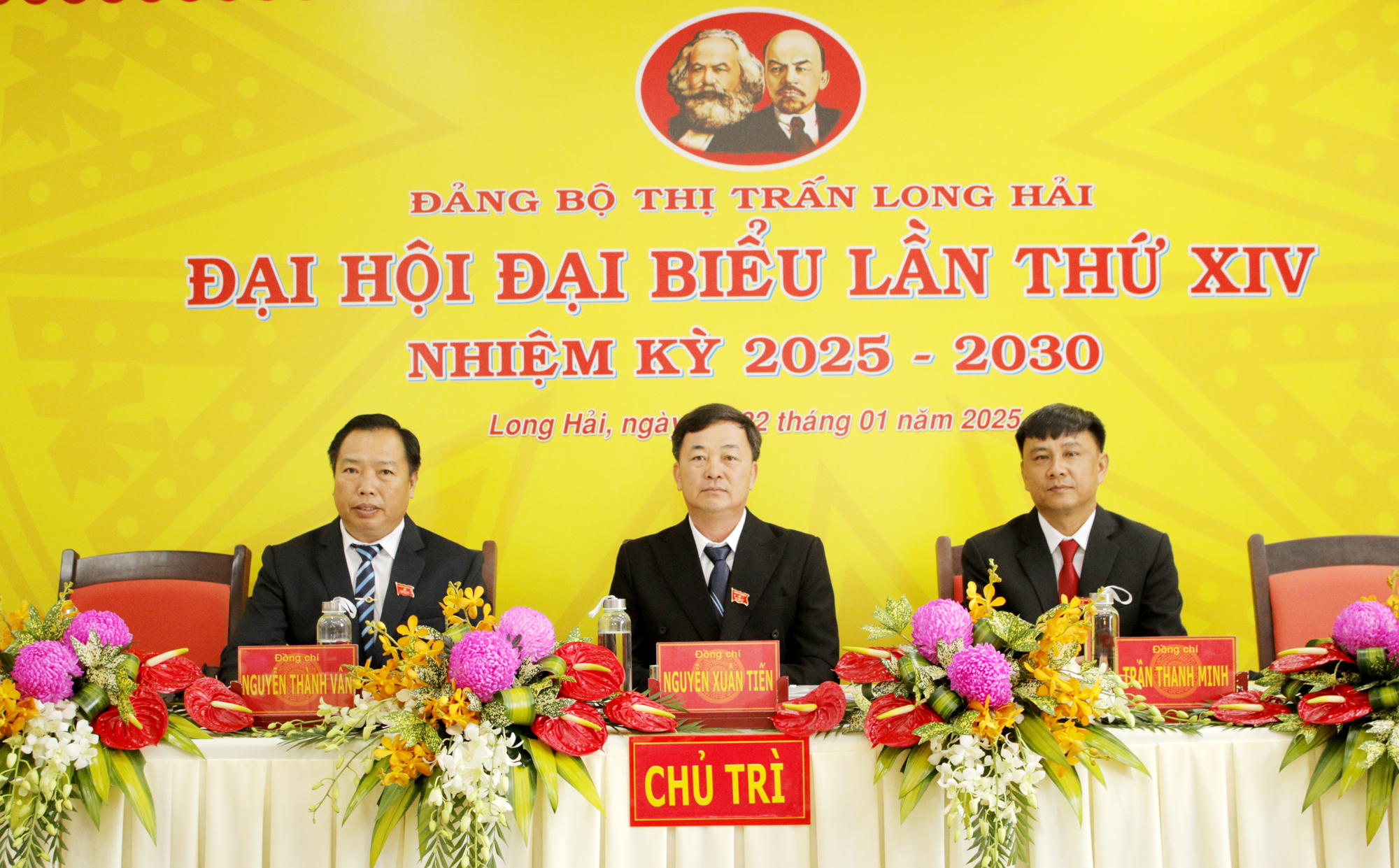 Chủ trì phiên trù bị.
