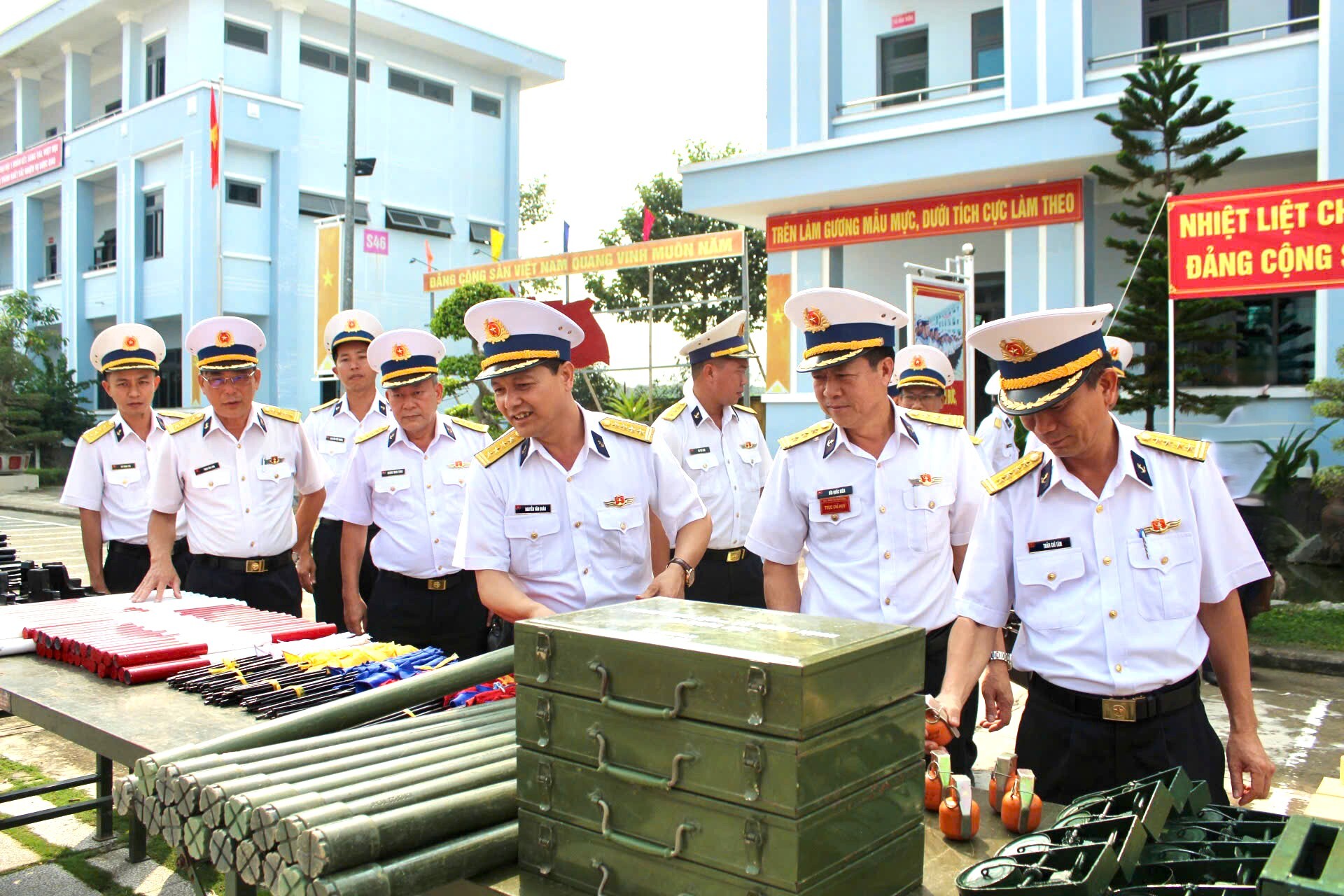 Thủ trưởng Bộ Tư lệnh Vùng 2 Hải quân kiểm tra công tác chuẩn bị huấn luyện chiến sĩ mới.