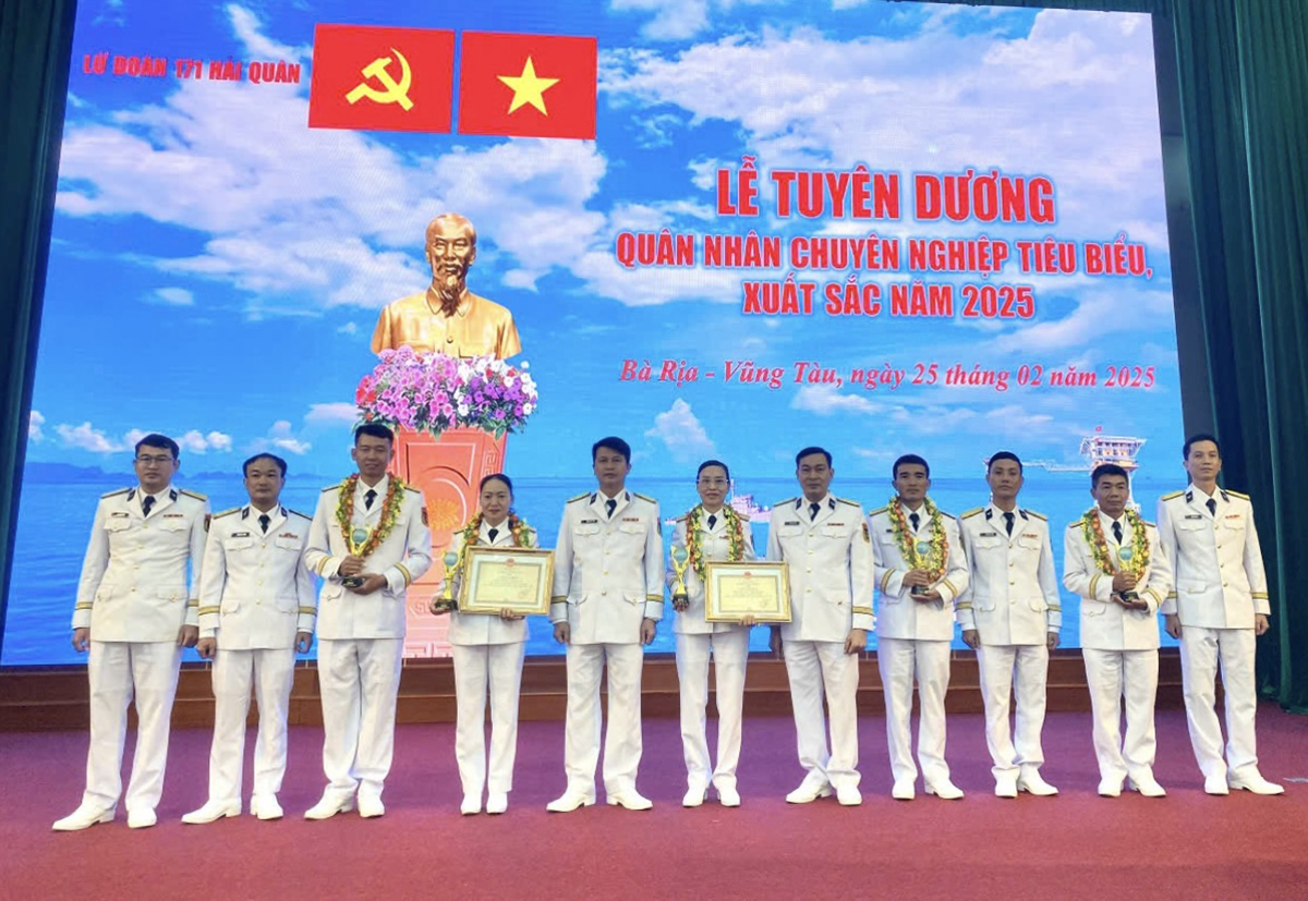 Lữ đoàn 171 tuyên dương 9 quân nhân chuyên nghiệp tiểu biểu, xuất sắc giai đoạn 2020-2025.