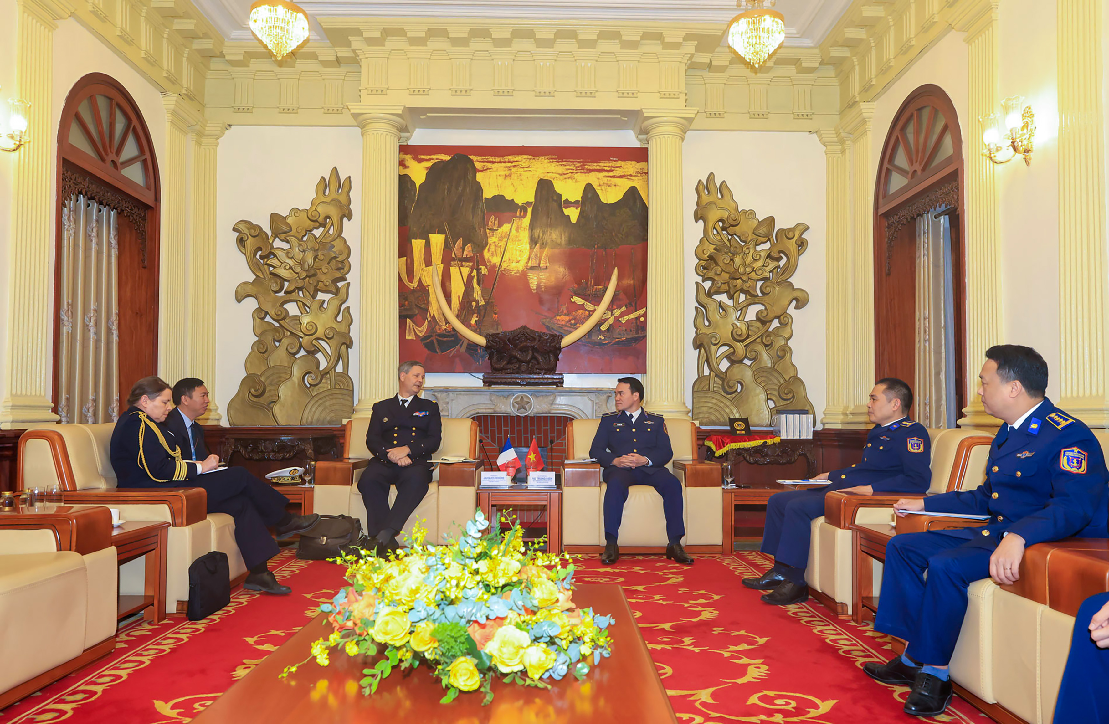 Quang cảnh buổi làm việc.