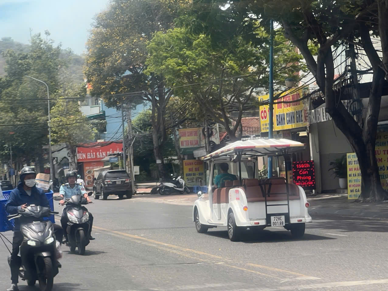Đề nghị kiểm tra, xử lý xe chở người bốn bánh có gắn động cơ vi phạm