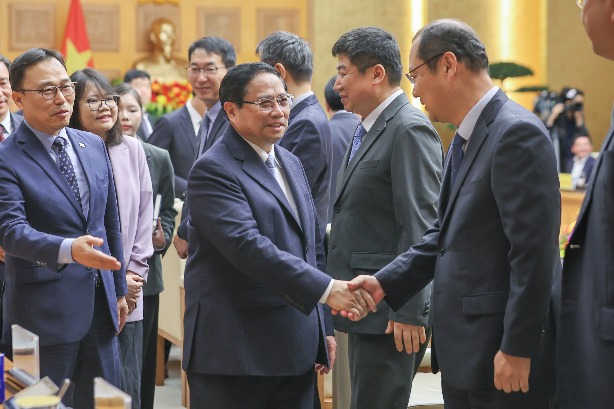 Thủ tướng Phạm Minh Chính gặp gỡ lãnh đạo các tập đoàn, doanh nghiệp lớn của Hàn Quốc. Ảnh: NHẬT BẮC