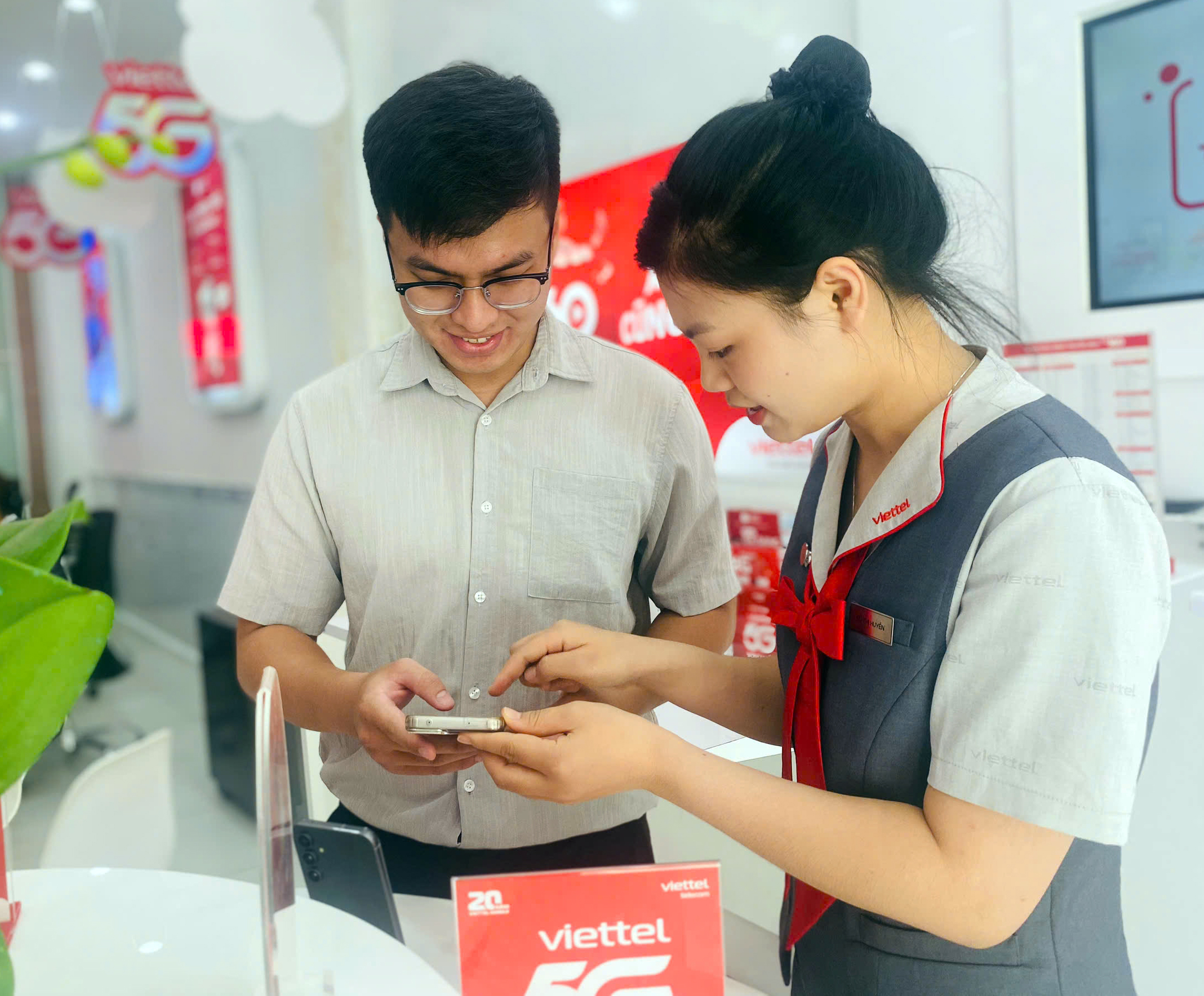 Khách hàng tại Bà Rịa-Vũng Tàu trải nghiệm mạng 5G.