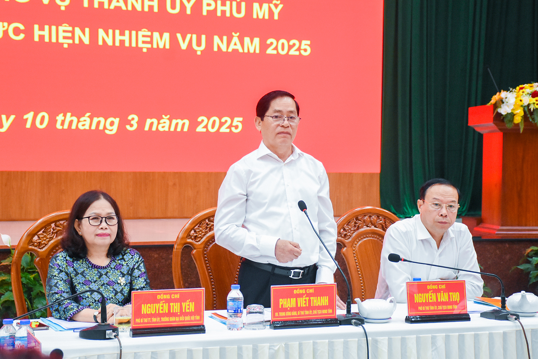 Ông Phạm Viết Thanh, Uỷ viên Trung ương Đảng, Bí thư Tỉnh uỷ, Chủ tịch HĐND tỉnh phát biểu mở đầu buổi làm việc.