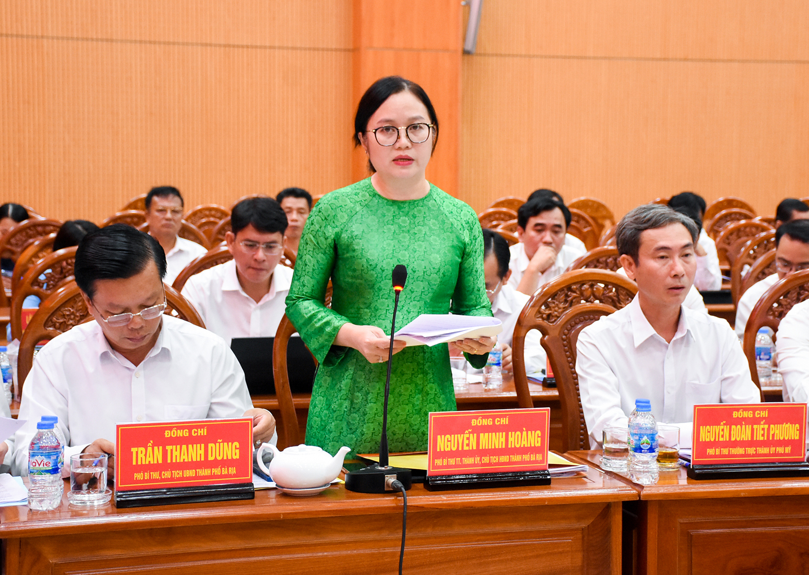 Phó Bí thư Thường trực Thành ủy Bà Rịa, Chủ tịch HĐND TP.Bà Rịa Nguyễn Minh Hoàng báo cáo tại buổi làm việc.