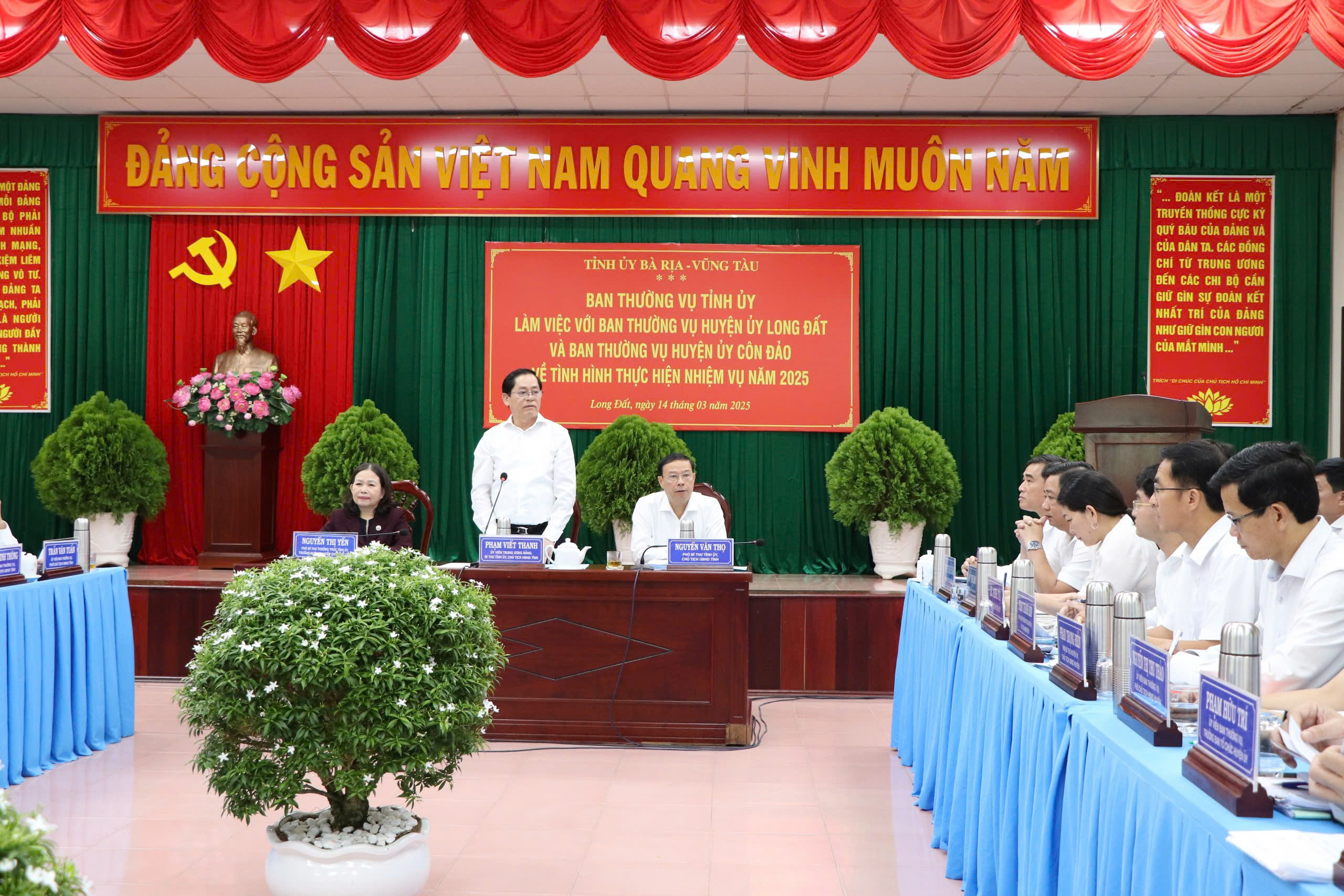 Toàn cảnh buổi làm việc.