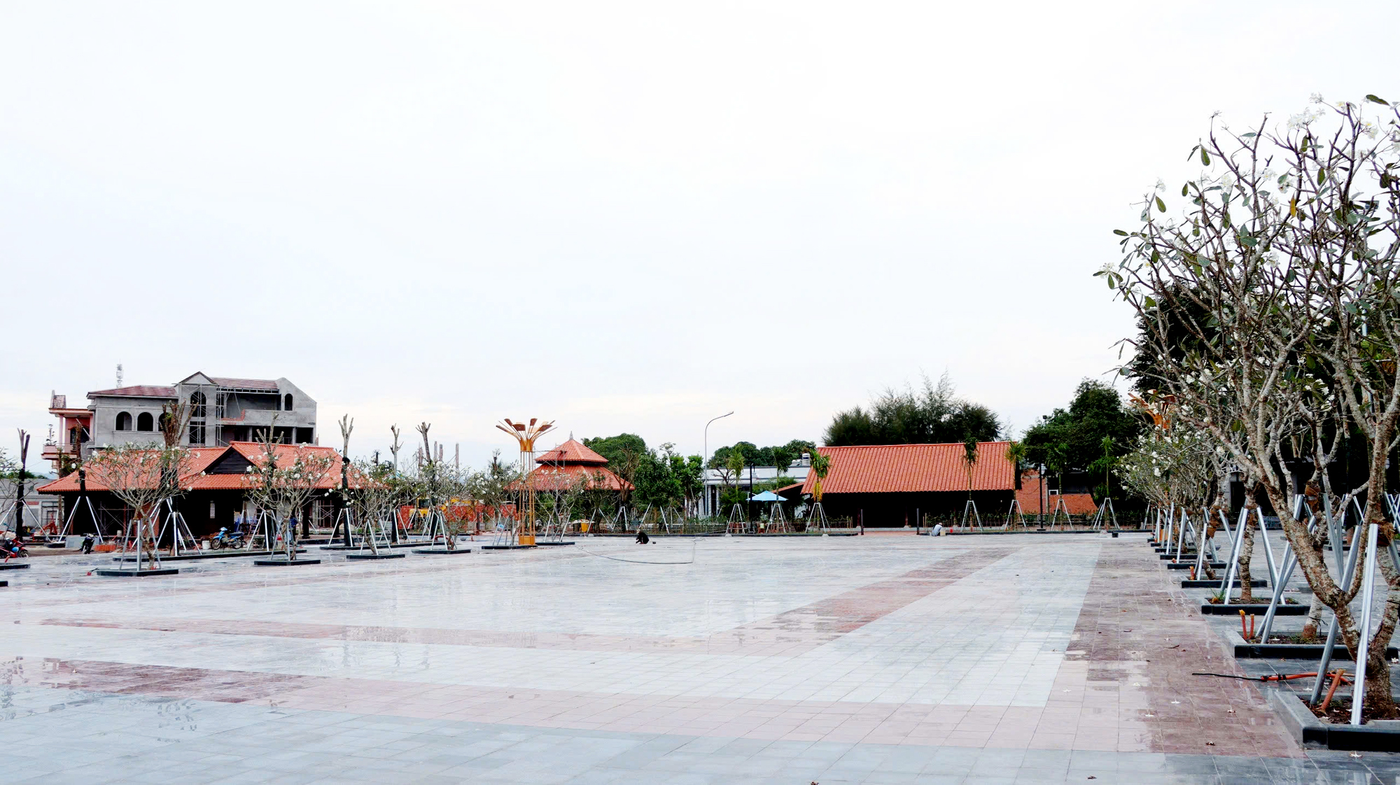 Công trình Dự án công viên tượng đài, nhà lưu niệm Anh hùng liệt sĩ Võ Thị Sáu đang trong giai đoạn thi công, hoàn thiện.