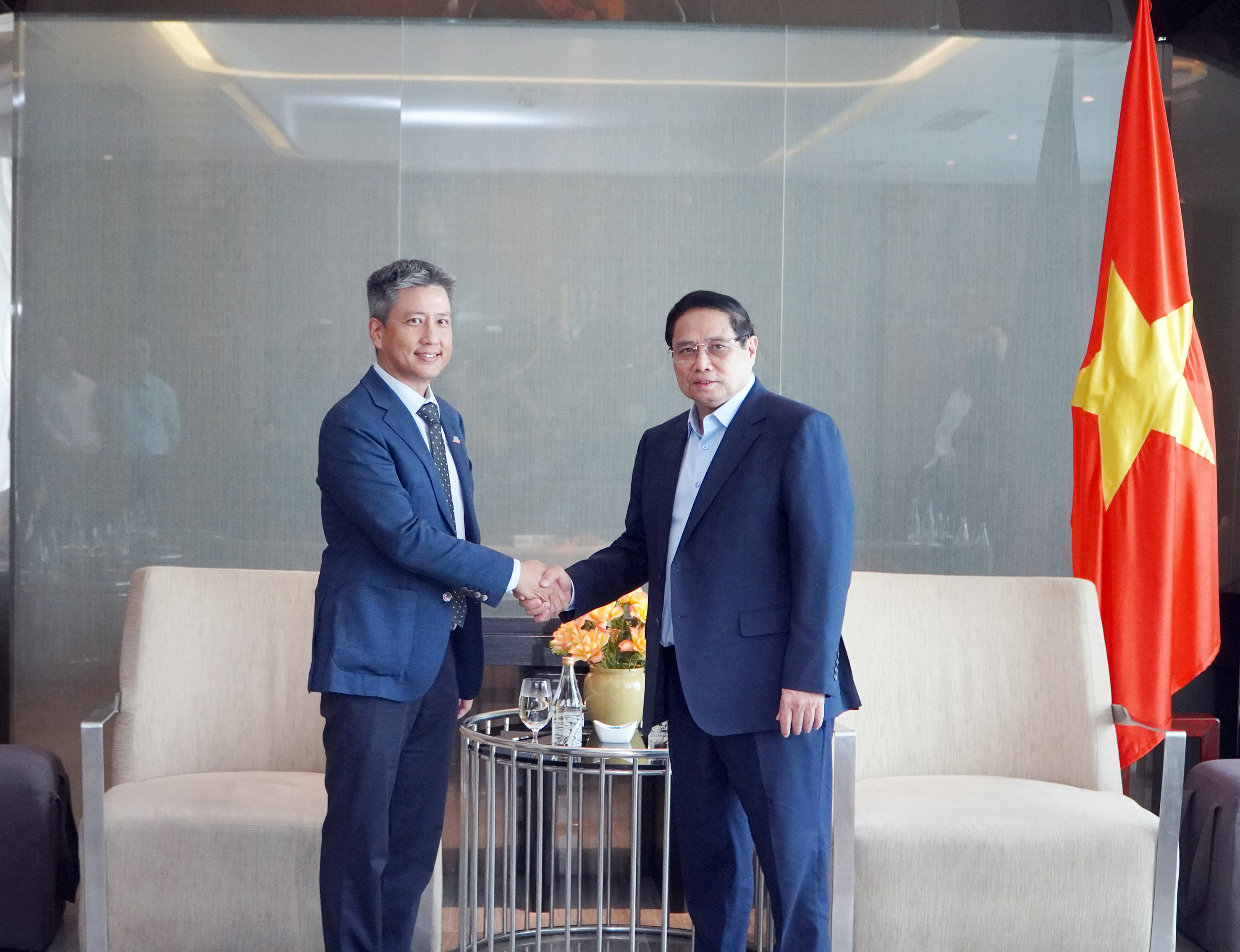 Thủ tướng tiếp, làm việc với lãnh đạo Công ty TNHH Hóa dầu Long Sơn.