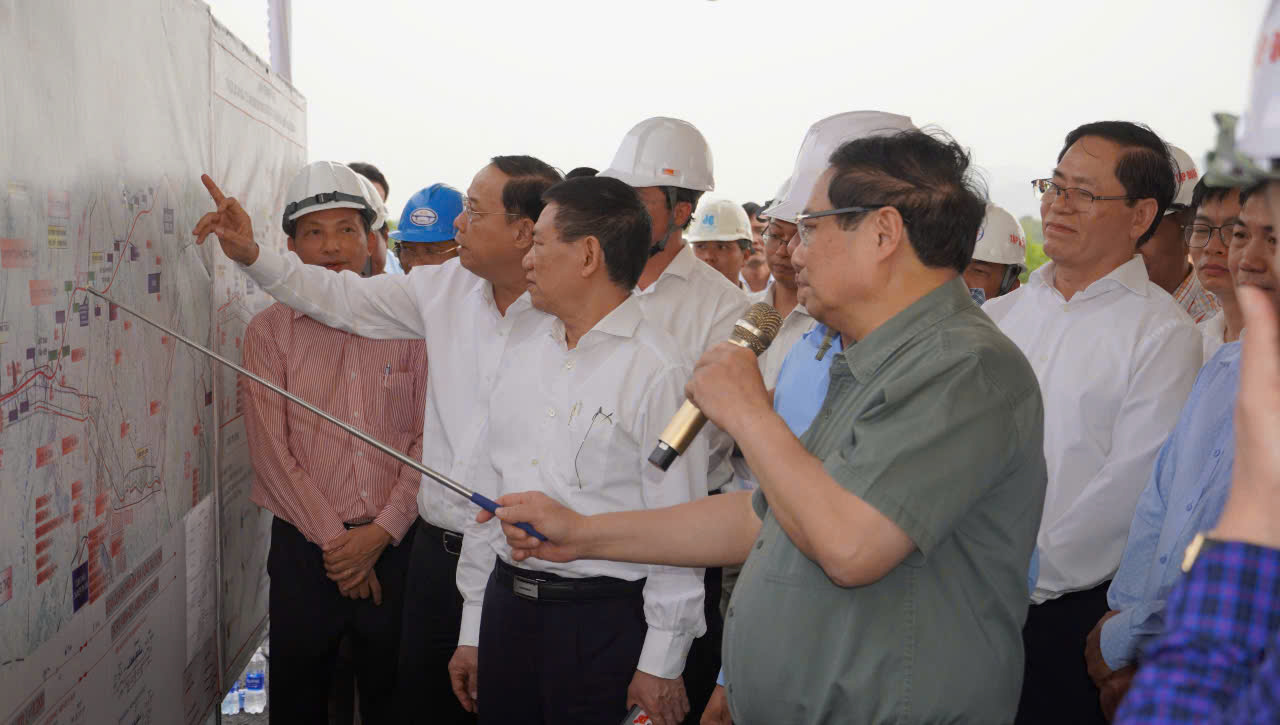 Thủ tướng Phạm Minh Chính chỉ đạo những vấn đề liên quan đến các tuyến đường kết nối, nút giao cao tốc của tỉnh