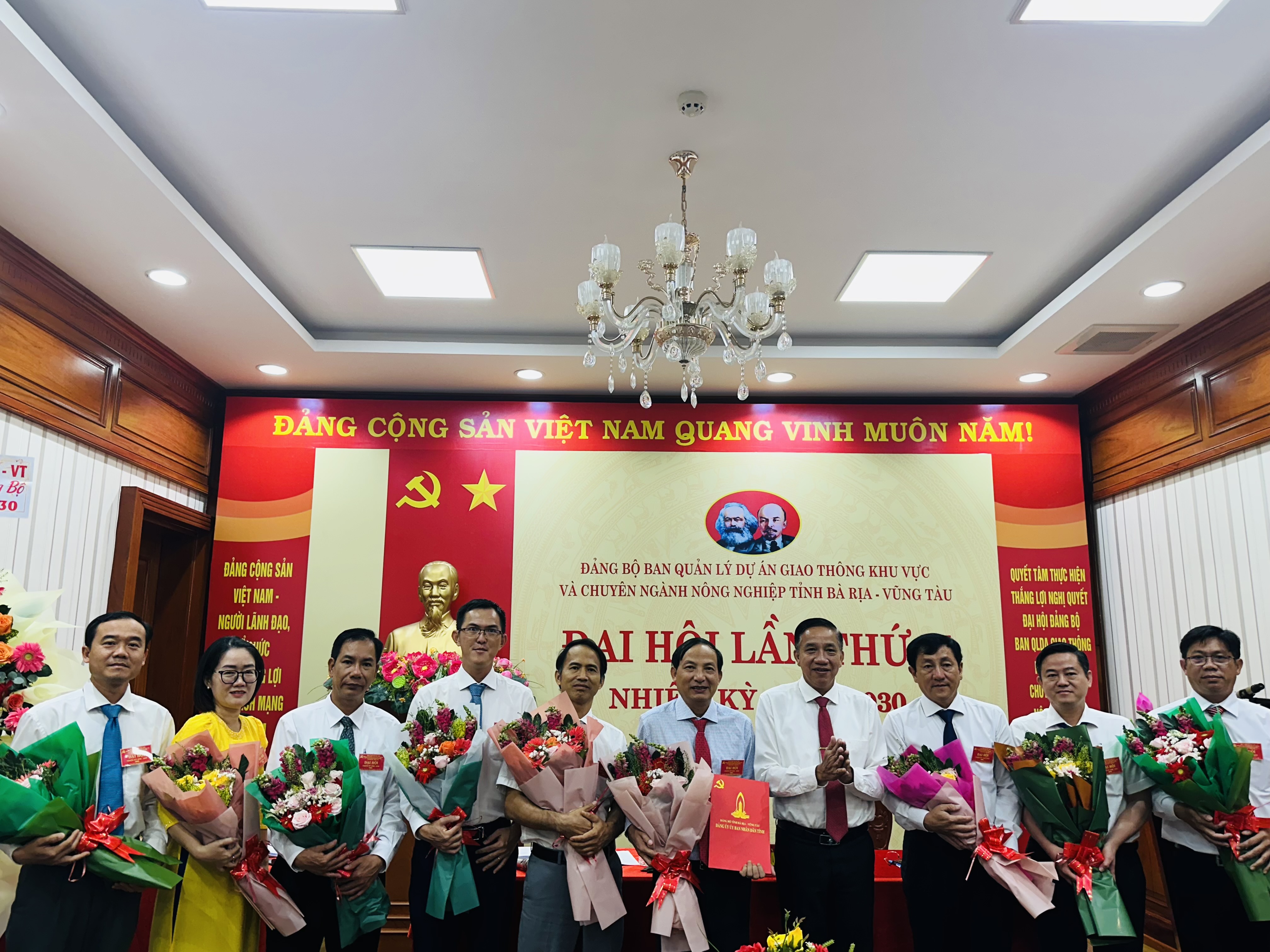 Ban Chấp hành Đảng bộ Ban Quản lý Dự án Giao thông Khu vực  và Chuyên ngành Nông nghiệp tỉnh nhiệm kỳ 2025-2030 ra mắt đại hội.