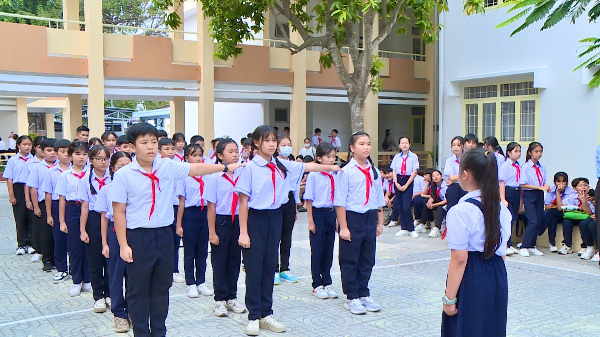 Thí sinh tham gia phần thi thực hành Nghi thức Đội.