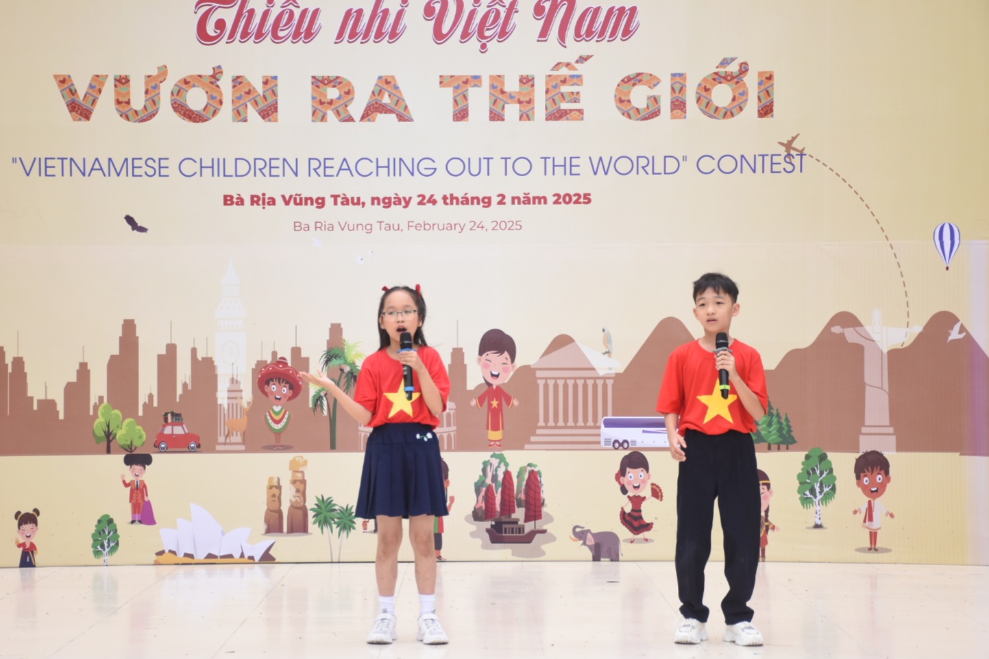 Học sinh (trường nào?......) tham gia sân chơi “Thiếu nhi Việt Nam tự tin vươn ra thế giới” với bài thuyết trình về món Phở.