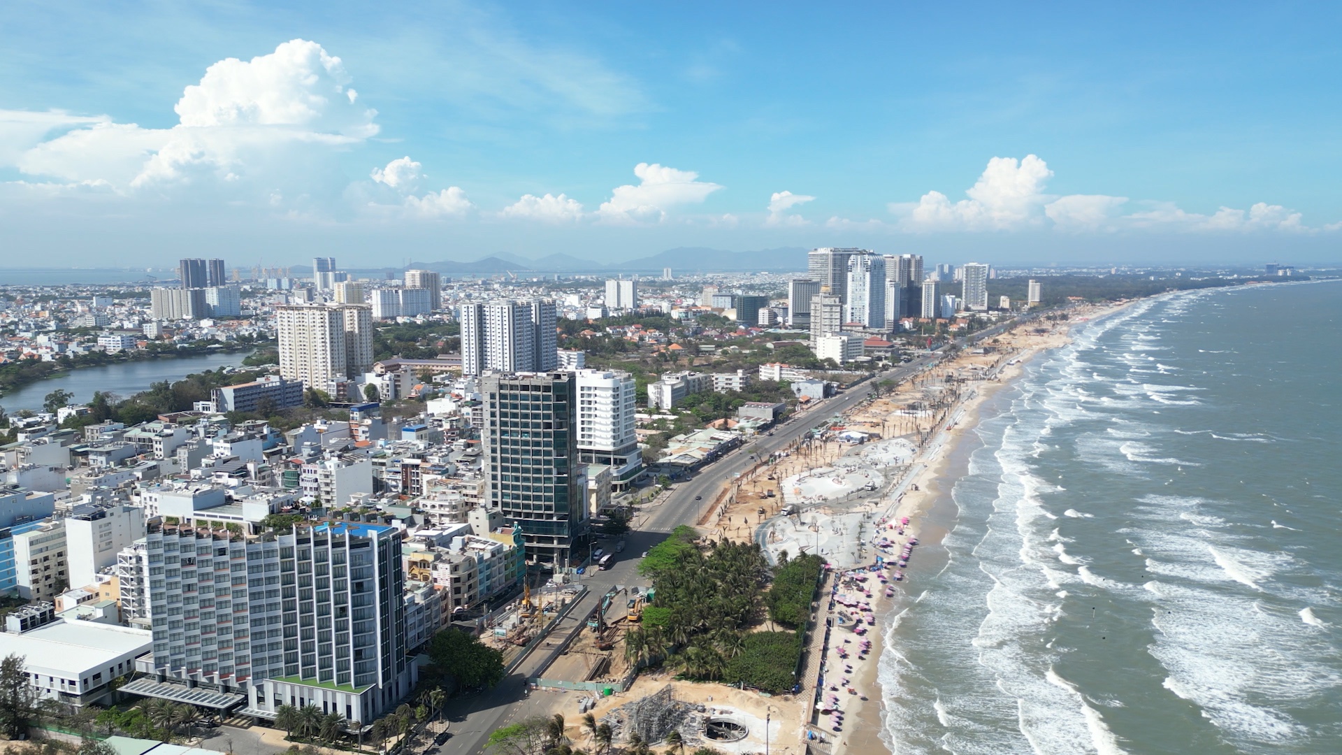 Bà Rịa - Vũng Tàu đang trở thành lựa chọn tối ưu để xuống tiền đầu tư bất động sản nhờ hạ tầng phát triển mạnh mẽ. Ảnh: Duy Khánh.