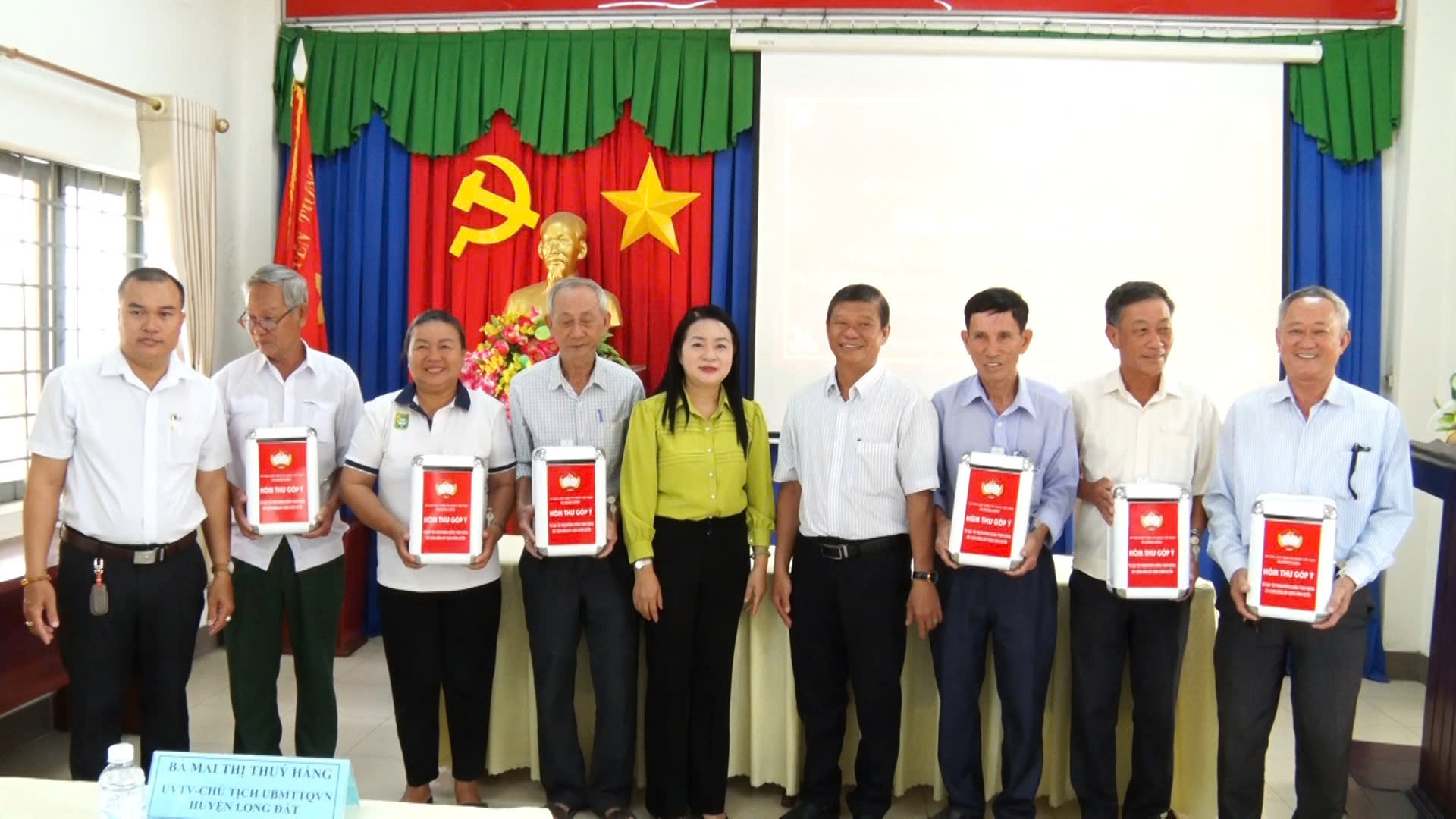 UBMTTQ Việt Nam xã Phước Hưng, huyện Long Đất ra mắt mô hình “Hòm thư góp ý tố giác tội phạm, phòng chống tham nhũng, xây dựng Đảng, xây dựng chính quyền. Ảnh: NGỌC ẨN