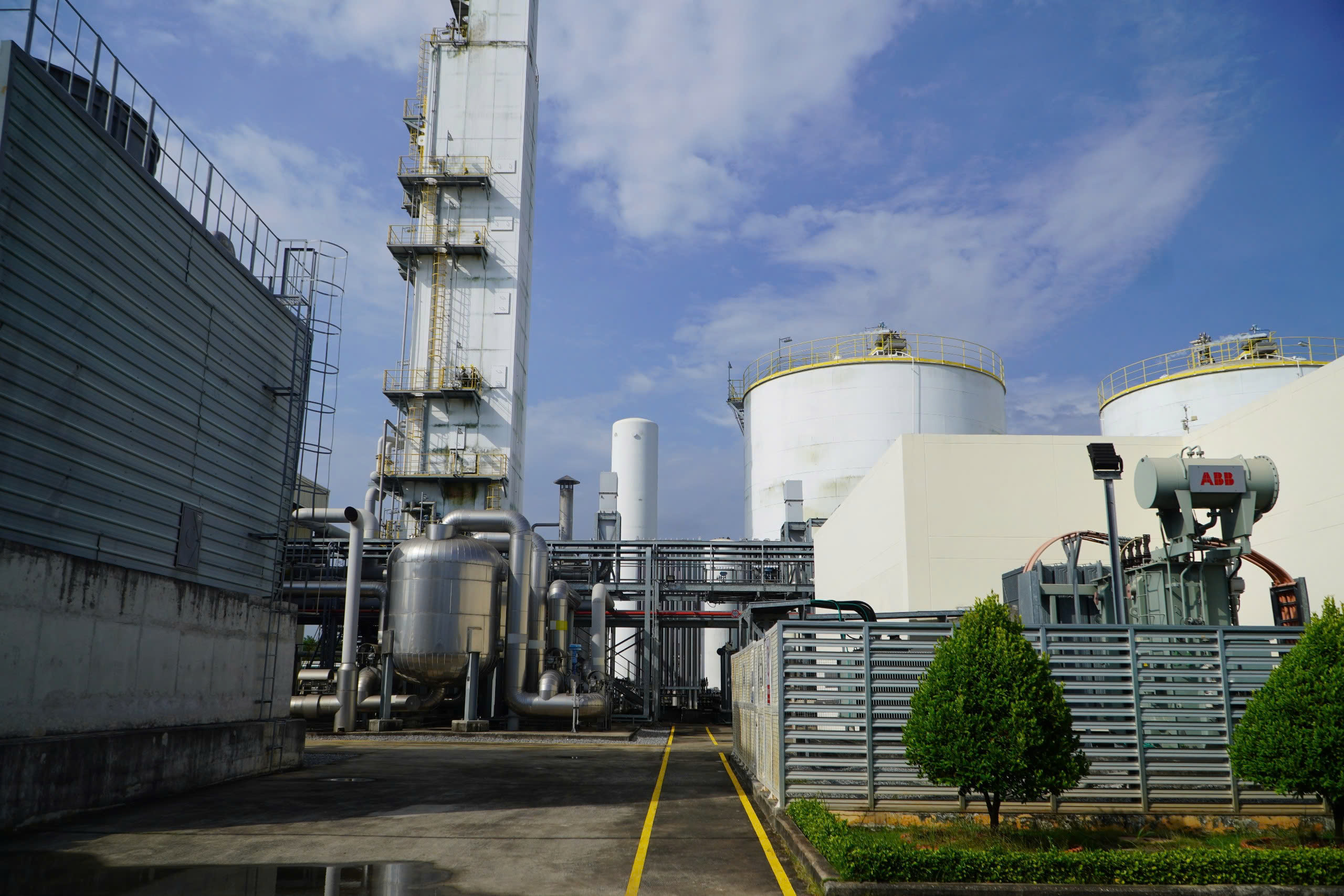 Chuỗi cung ứng khép kín từ nhiên liệu đến xử lý phế thải giúp các KCN trên địa bàn tỉnh tăng lợi thế cạnh tranh. Trong ảnh: Nhà máy sản xuất khí công nghiệp của Công ty CP Nippon Sanso cung cấp nhiên liệu hoạt động cho nhiều đối tác tại các KCN tại Bà Rịa-Vũng Tàu.