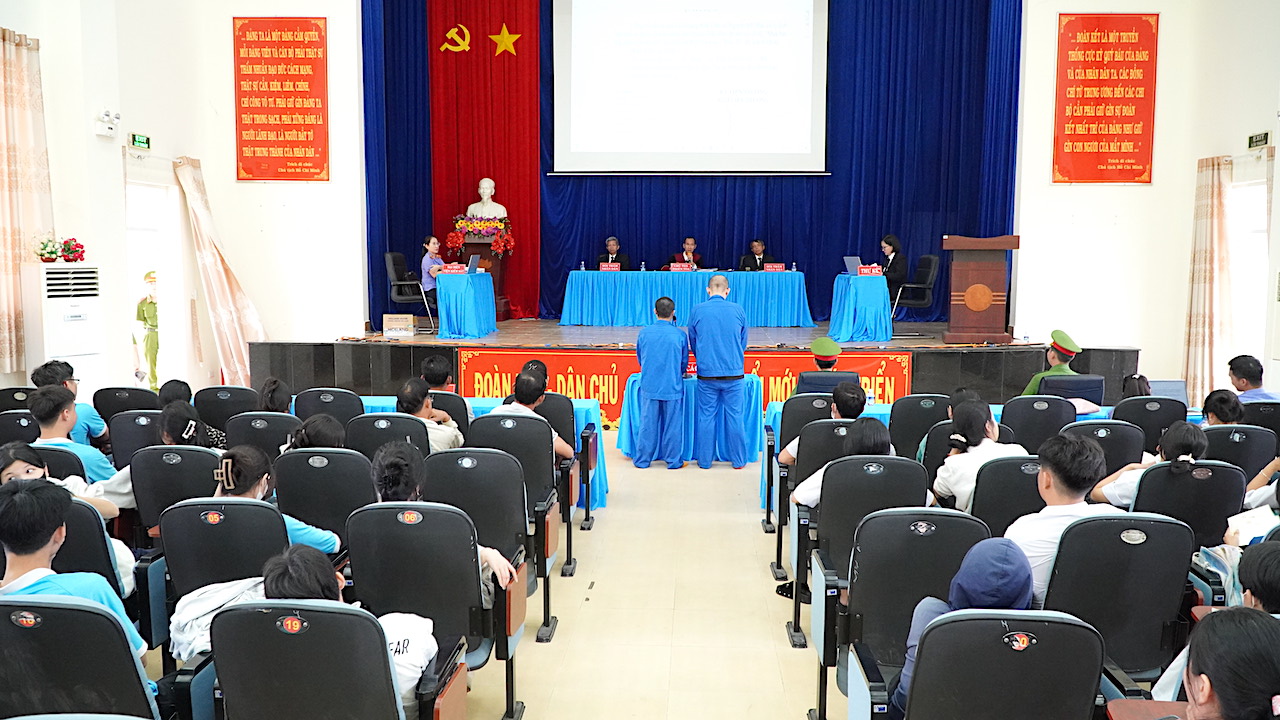 TAND huyện Châu Đức đưa 2 vụ án hình sự ra xét xử lưu động để tuyên truyền pháp luật.