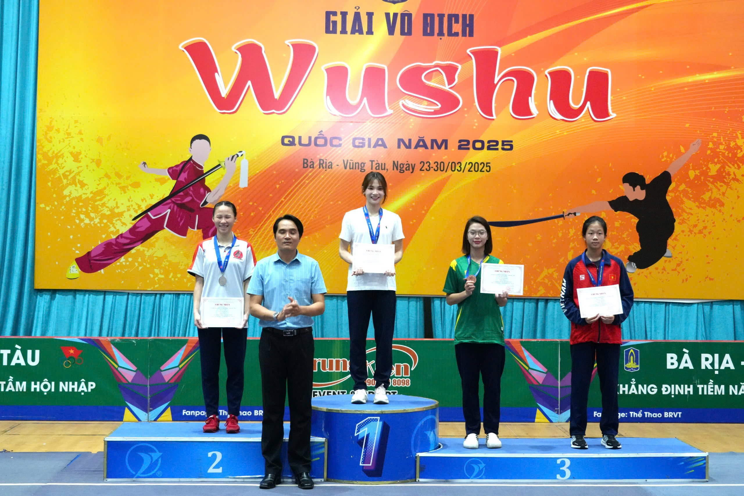 VĐV Chừ Thị Lan Chinh (Hà Nội) giành HCV  nội dung đối sanda hạng cân 52 kg nữ.
