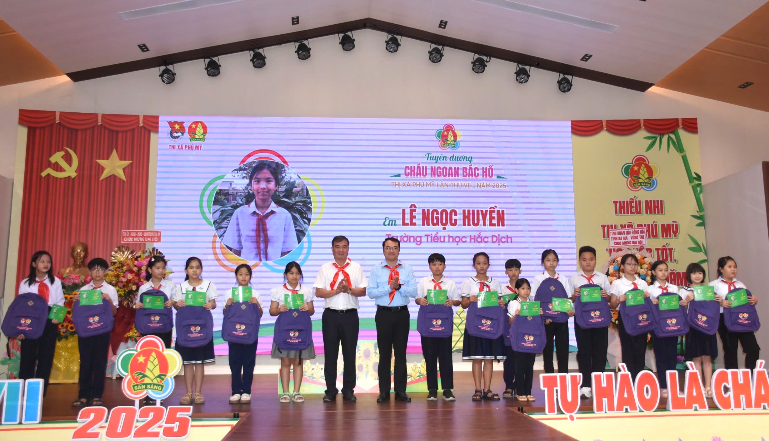 Thiếu nhi TP.Phú Mỹ nhận danh hiệu “Cháu ngoan Bác Hồ” cấp thành phố năm 2025.