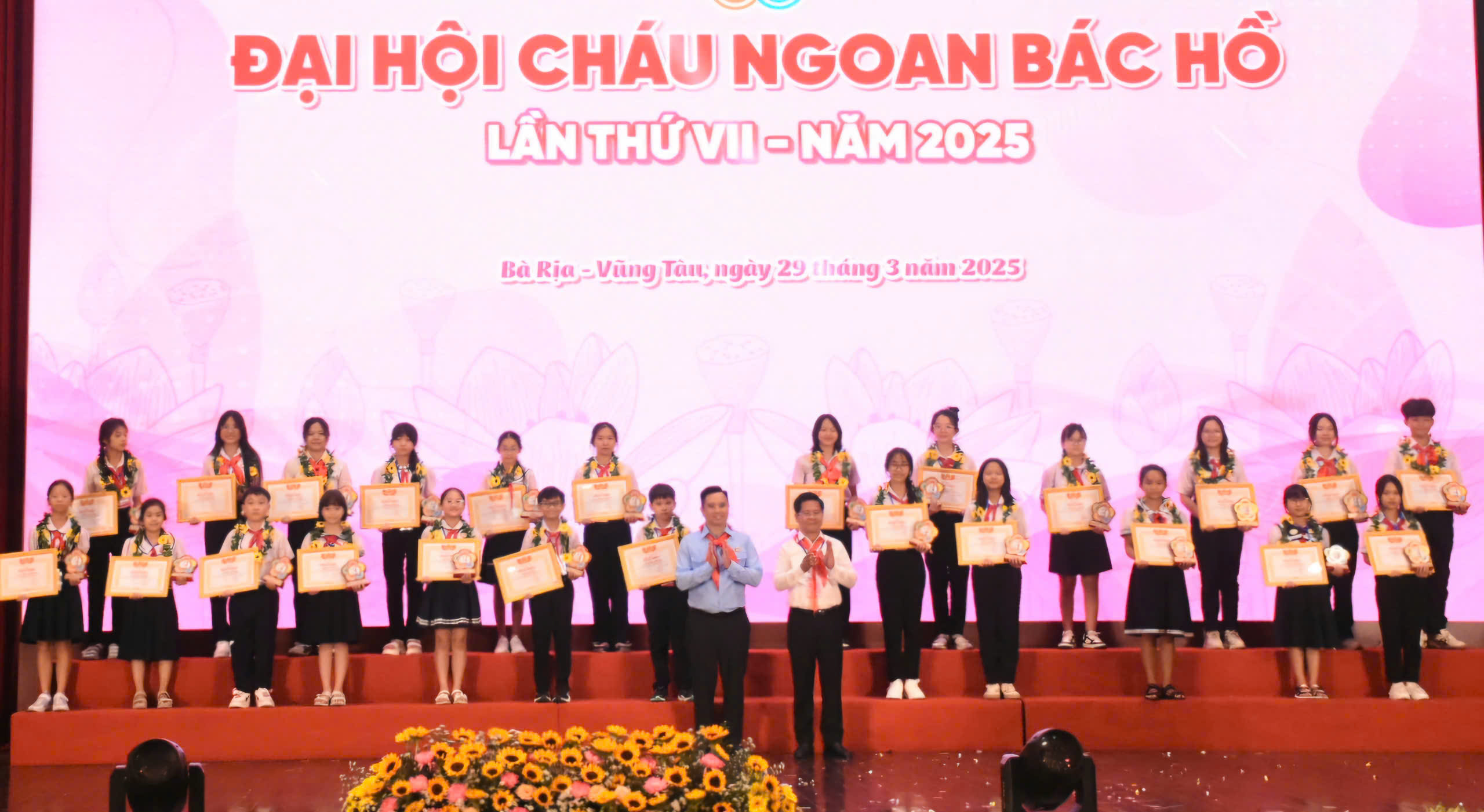 Thiếu nhi tiêu biểu nhận tuyên dương danh hiệu 