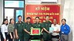 Bộ CHQS tỉnh thăm, tặng quà Mẹ Việt Nam Anh hùng