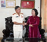 Lãnh đạo tỉnh thăm, tặng quà Trung tướng Châu Văn Mẫn