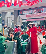 Học sinh Mầm non Ánh Dương diễu hành tái hiện không khí ngày giải phóng