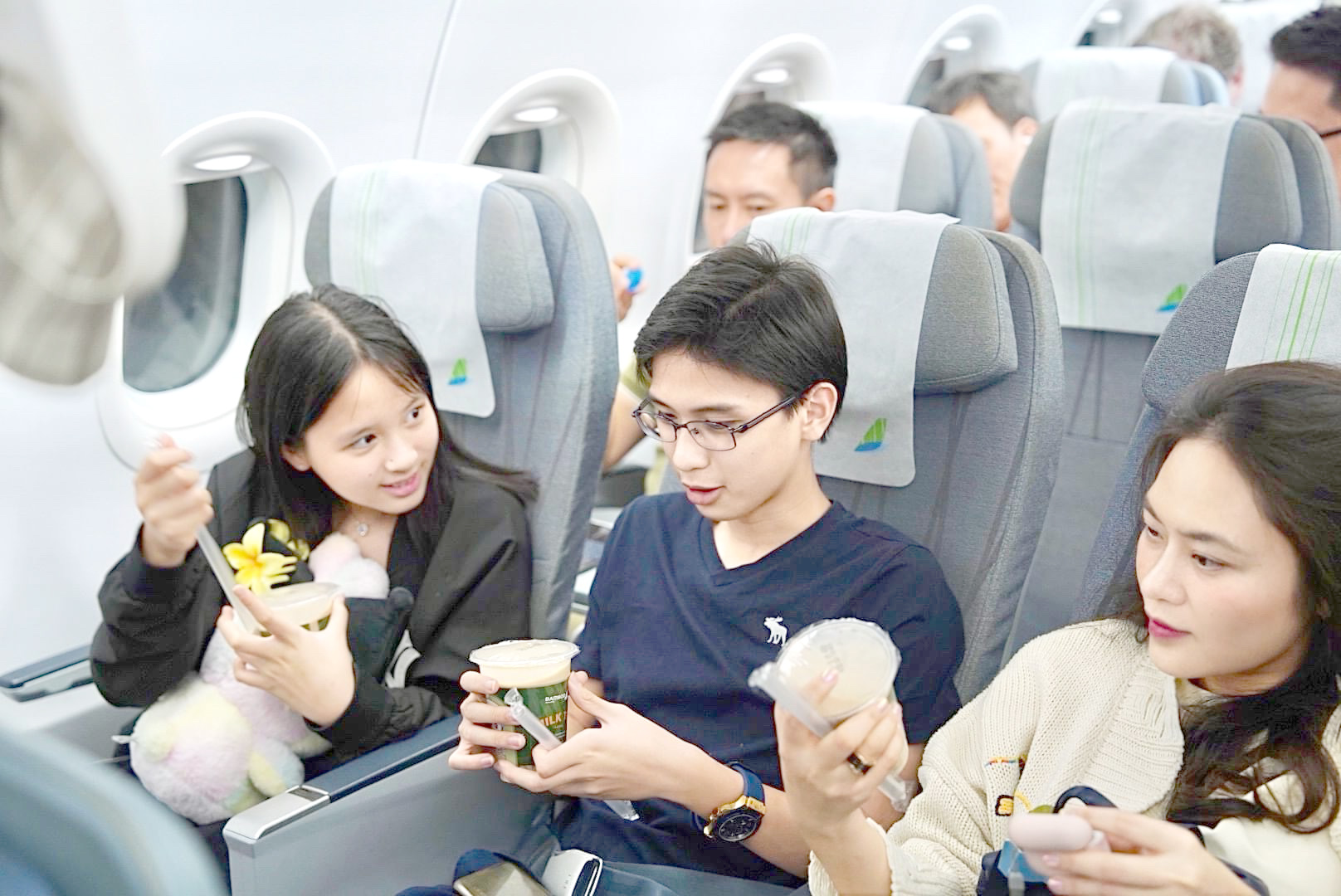 Áp lực giá vé máy bay và xu hướng du lịch gần
