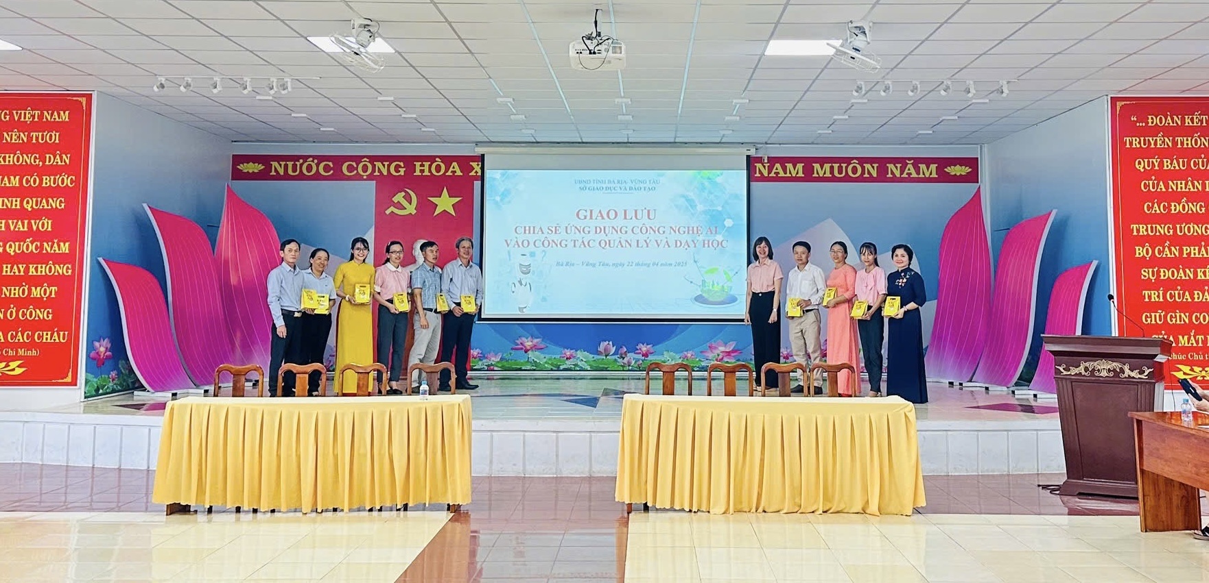 Chia sẻ kinh nghiệm sử dụng trí tuệ nhân tạo trong quản lý và giảng dạy