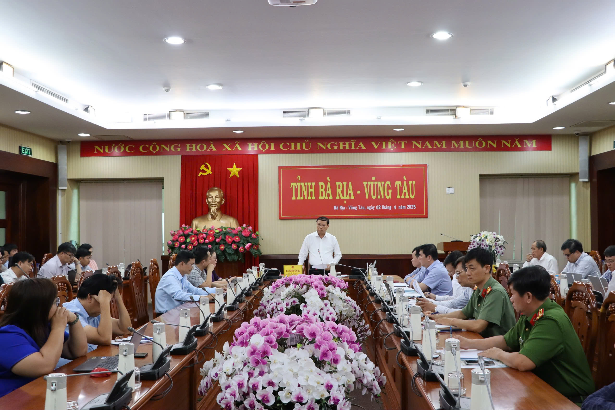 Ông Nguyễn Văn Thọ, Chủ tịch UBND tỉnh chủ trì cuộc họp kiểm tra tiến độ thực hiện công tác chuyển đổi số, dịch vụ công trực tuyến, phát triển KH-CN trên địa bàn tỉnh ngày 2/4.