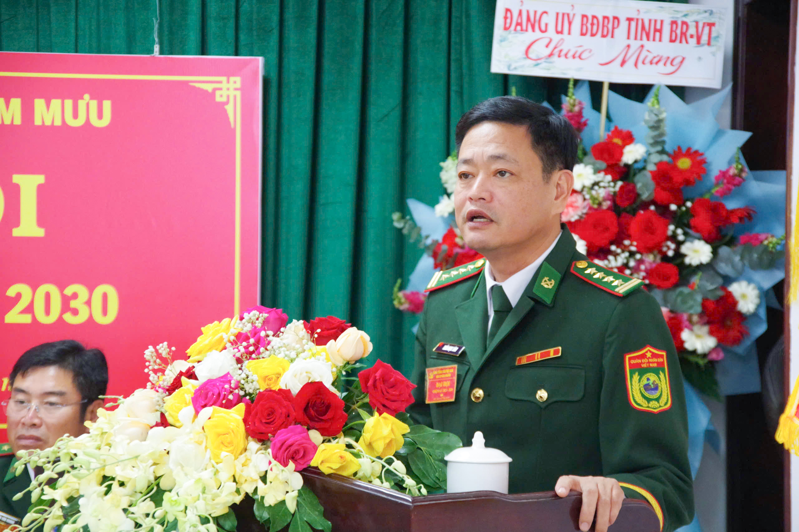 Đại tá Trần Ngọc Tăng, Uỷ viên Ban Thường vụ, Phó Chỉ huy trưởng kiêm Tham mưu trưởng Bộ đội Biên phòng tỉnh phát biểu chỉ đạo tại đại hội.