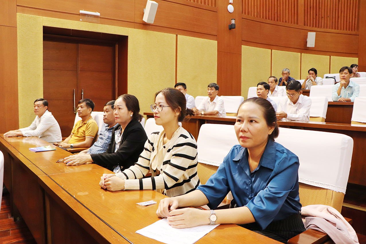 Các cán bộ tham gia lớp tập huấn.