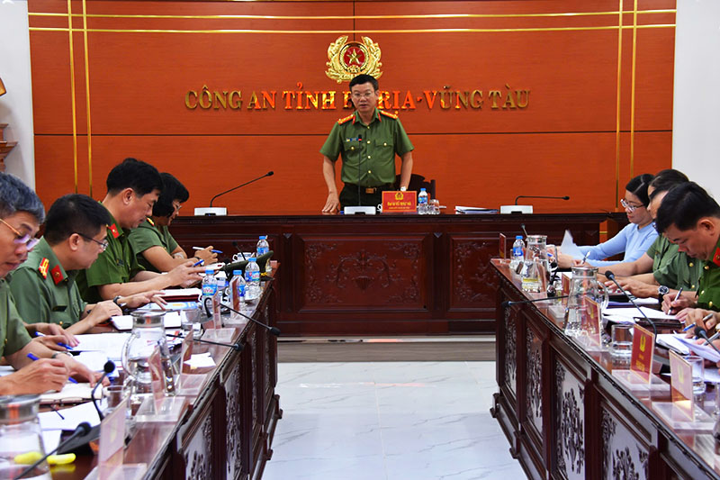 Đại tá Vũ Như Hà, Bí thư Đảng ủy, Giám đốc Công an tỉnh phát biểu chỉ đạo tại hội nghị. 