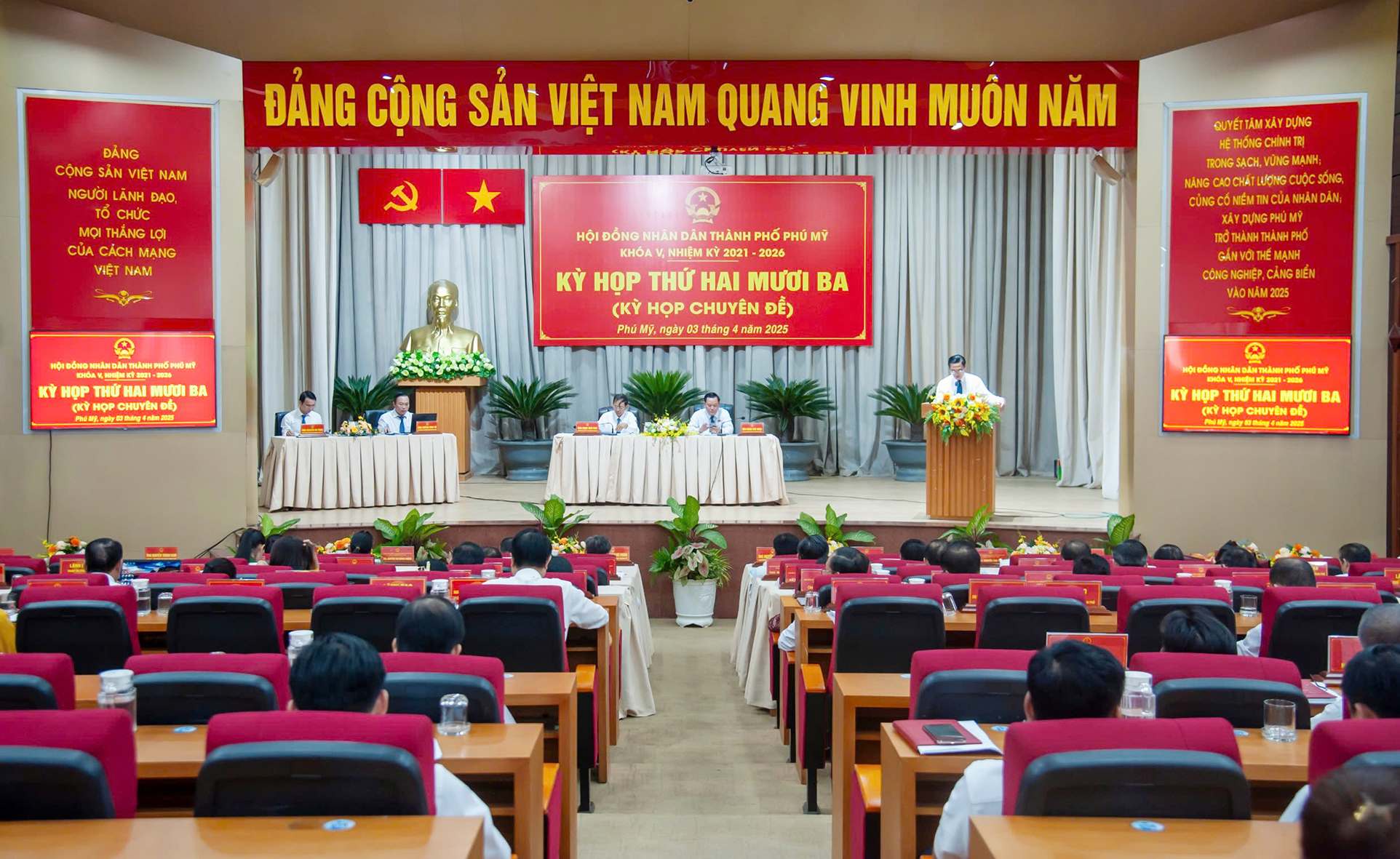 Quang cảnh Kỳ họp.