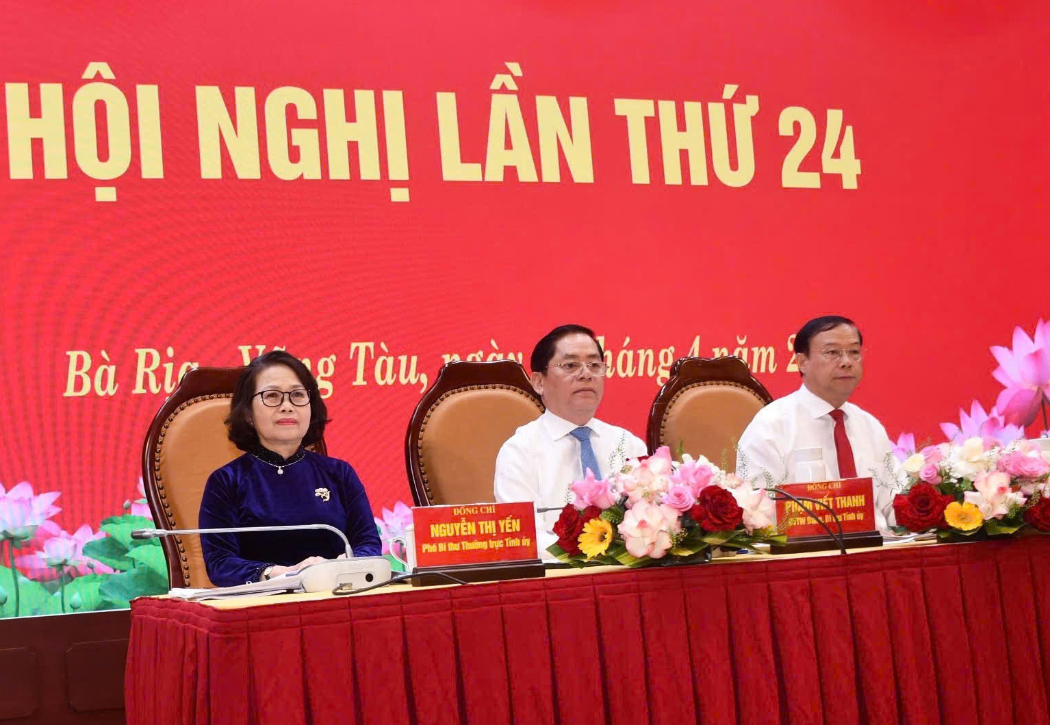 Ông Phạm Viết Thanh, Ủy viên Trung ương Đảng, Bí thư Tỉnh ủy, Chủ tịch HĐND tỉnh; bà Nguyễn Thị Yến, Phó Bí thư Thường trực Tỉnh ủy, Trưởng Đoàn ĐBQH tỉnh; ông Nguyễn Văn Thọ, Phó Bí thư Tỉnh ủy, Chủ tịch UBND tỉnh, đồng chủ trì hội nghị.