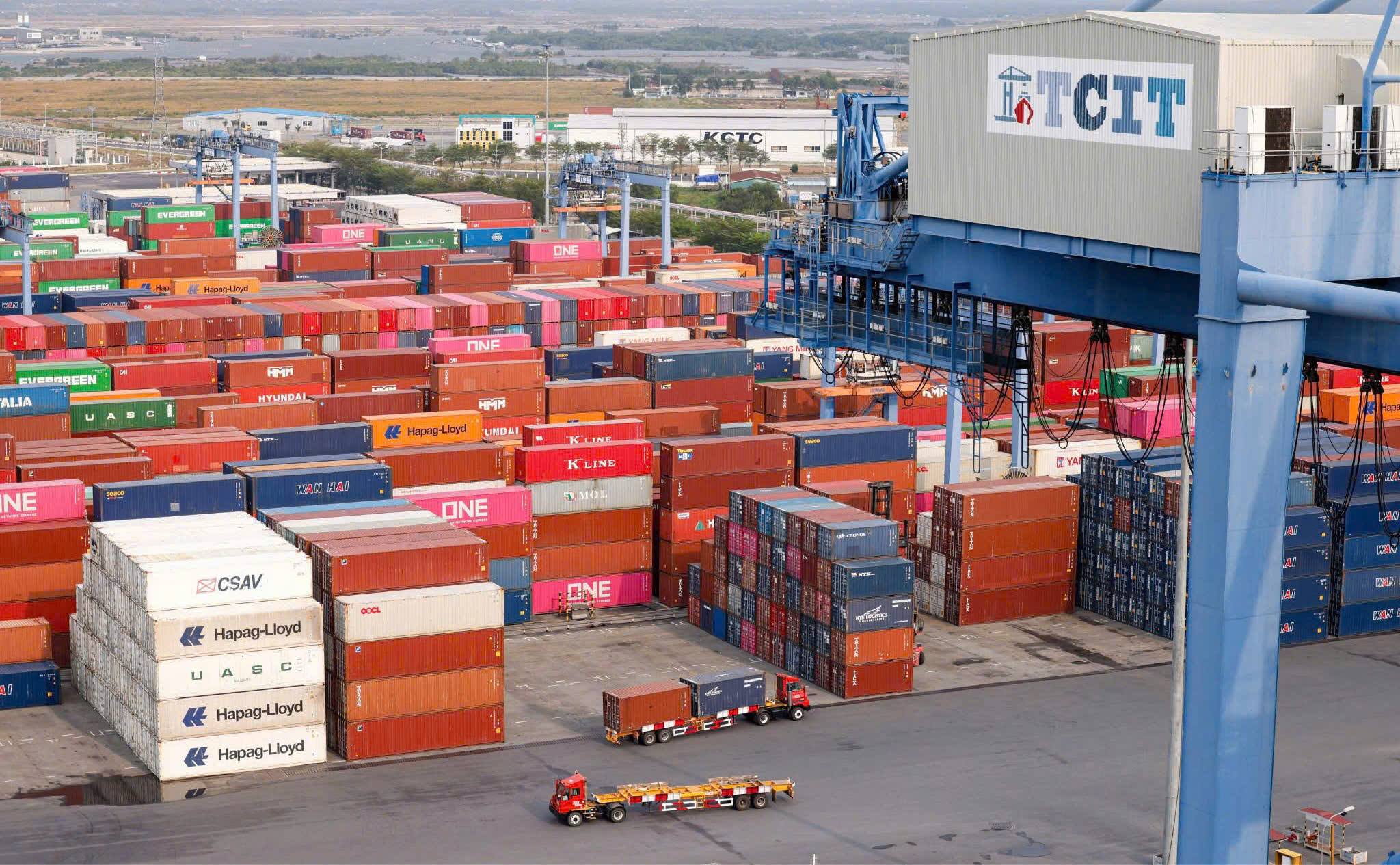 Bãi chứa container cảng TCIT.