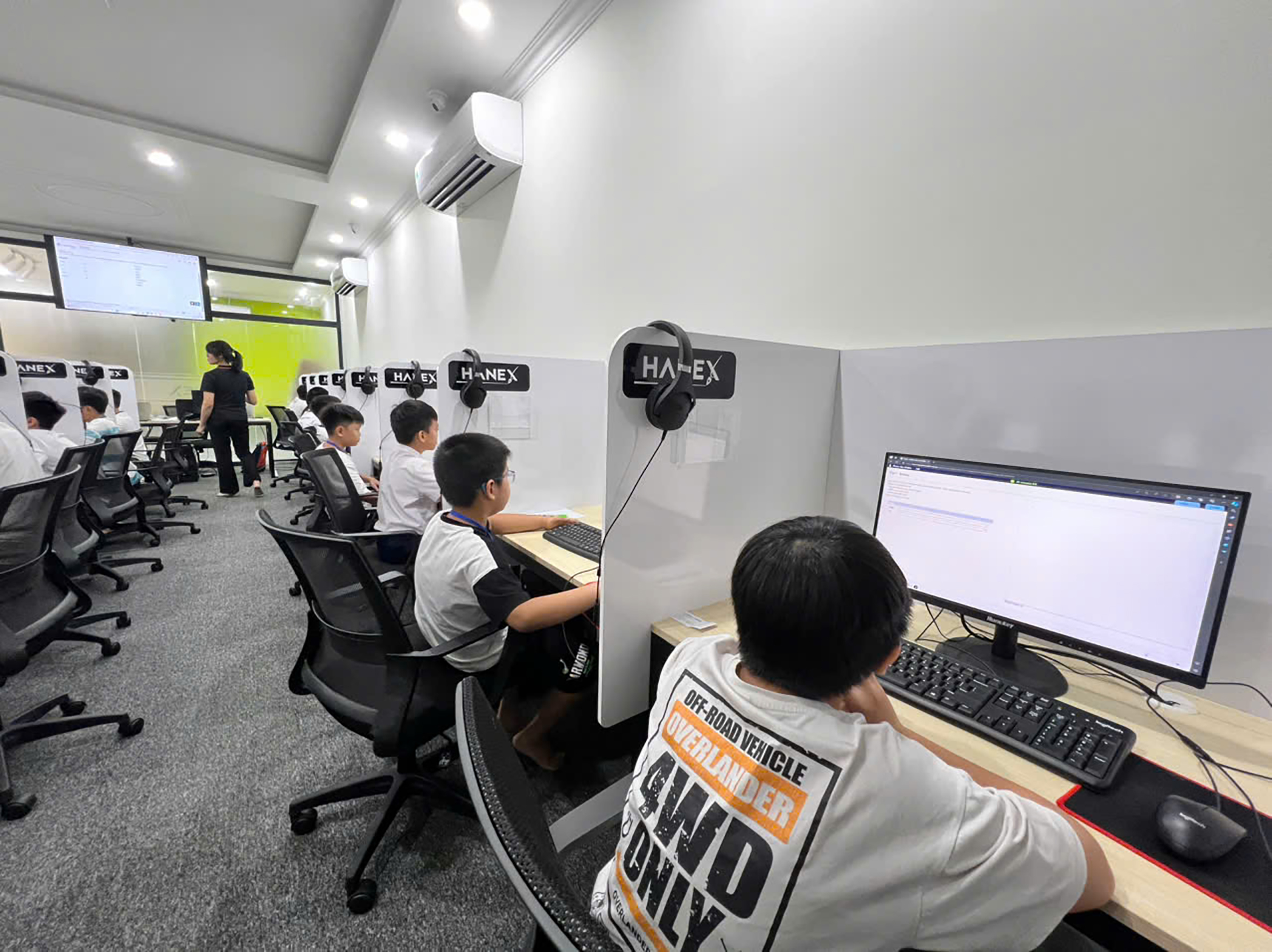 Phòng thi IELTS trên máy tính tại HANEX.