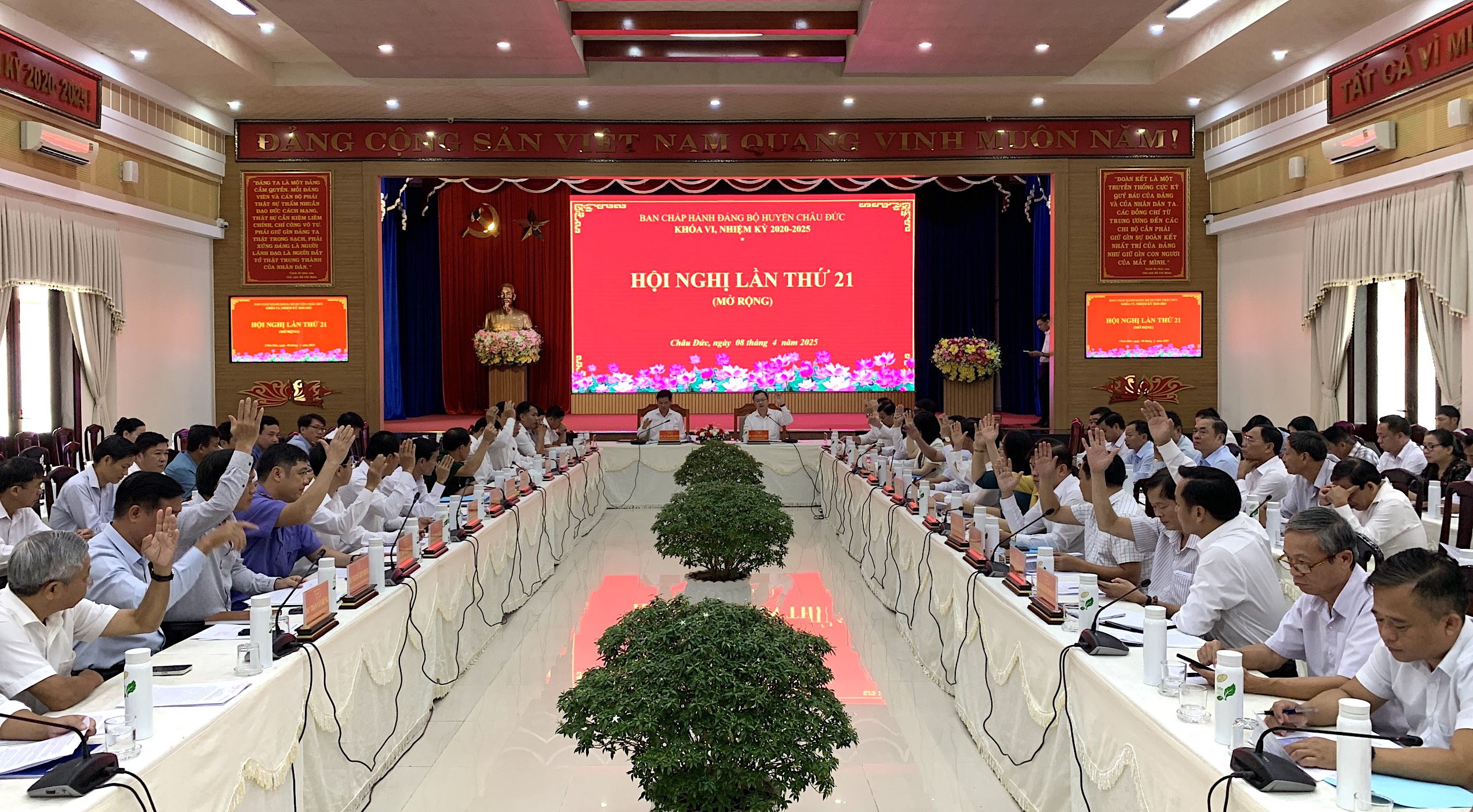 Huyện ủy Châu Đức tổ chức hội nghị Ban Chấp hành Đảng bộ huyện lần thứ 21.