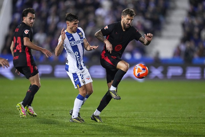 Barcelona xây chắc ngôi đầu La Liga 2024/25.