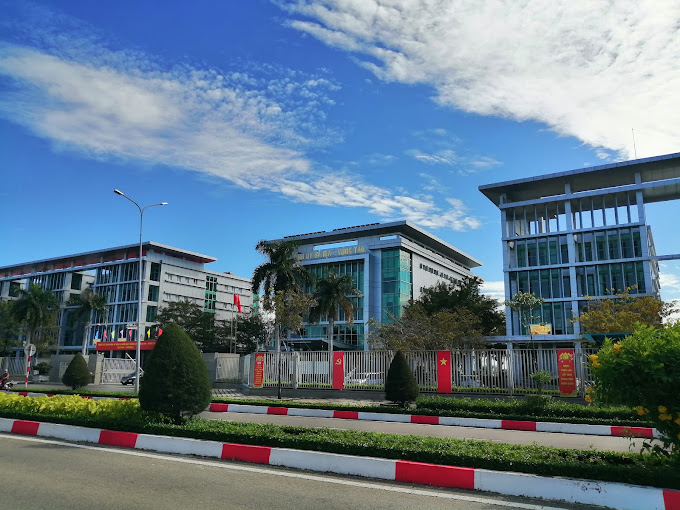 Hợp nhất tỉnh Bà Rịa - Vũng Tàu, tỉnh Bình Dương và Thành phố Hồ Chí Minh; lấy tên là Thành phố Hồ Chí Minh. Trong ảnh: Trung tâm Hành chính tỉnh Bà Rịa-Vũng Tàu