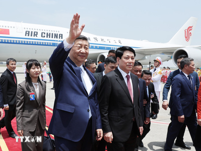 ổng Bí thư, Chủ tịch nước Trung Quốc Tập Cận Bình đến Hà Nội, bắt đầu chuyến thăm cấp Nhà nước tới Việt Nam. (Ảnh: Lâm Khánh/TTXVN)