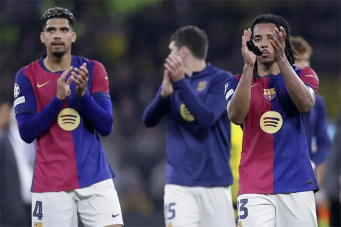 Barcelona có trận thua 1-3 đầu tiên của năm 2025 trước Dortmund.