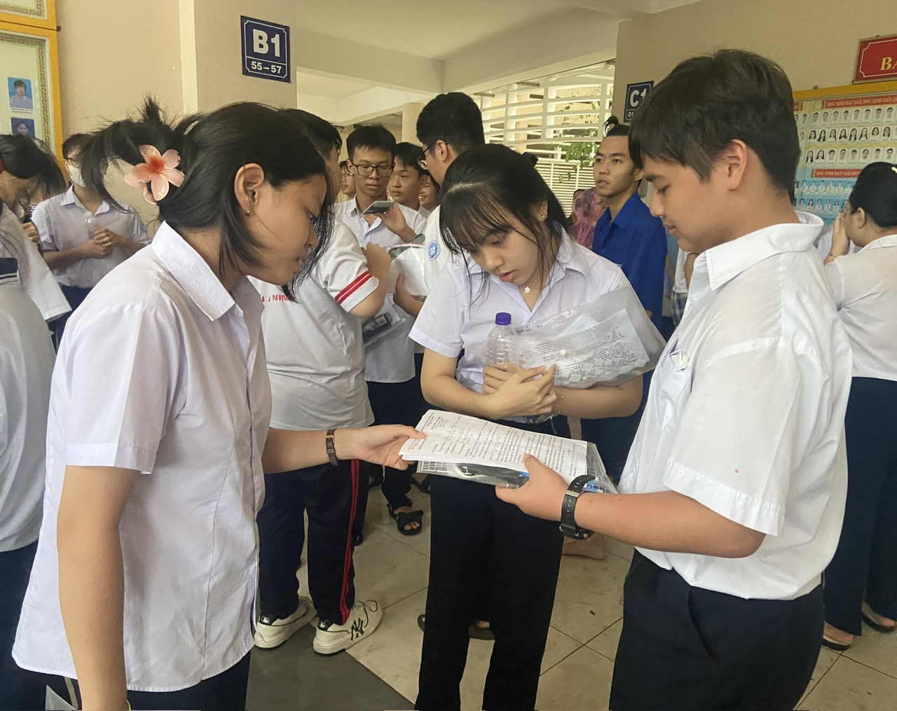 Kỳ thi tuyển sinh lớp 10 THPT chuyên Lê Quý Đôn hàng năm luôn thu hút đông đảo thí sinh tham dự. Trong ảnh: Thí sinh dự thi lớp 10 THPT chuyên Lê Quý Đôn năm 2024.