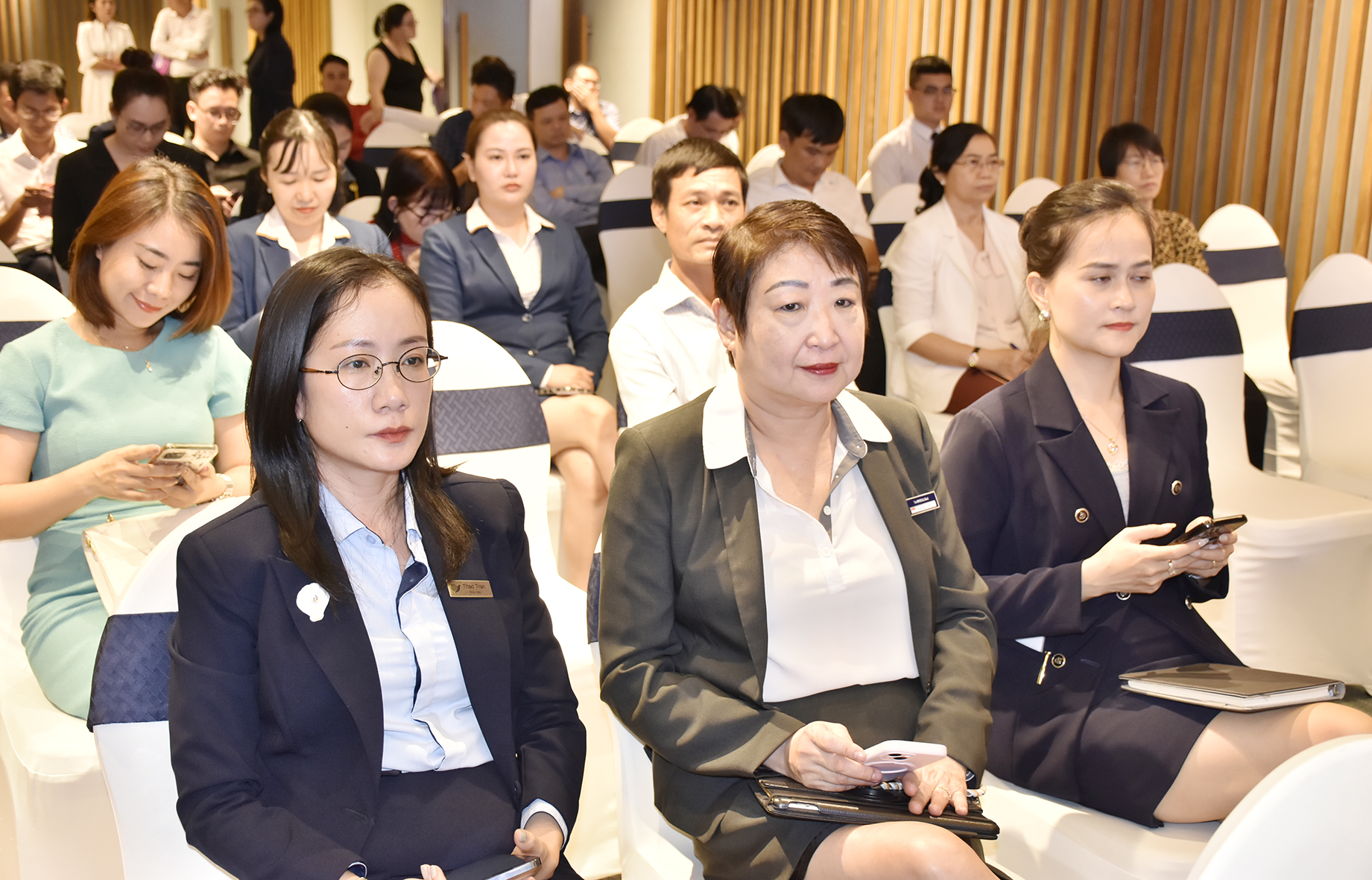 Đại diện cơ sở lưu trú tham dự họp báo.