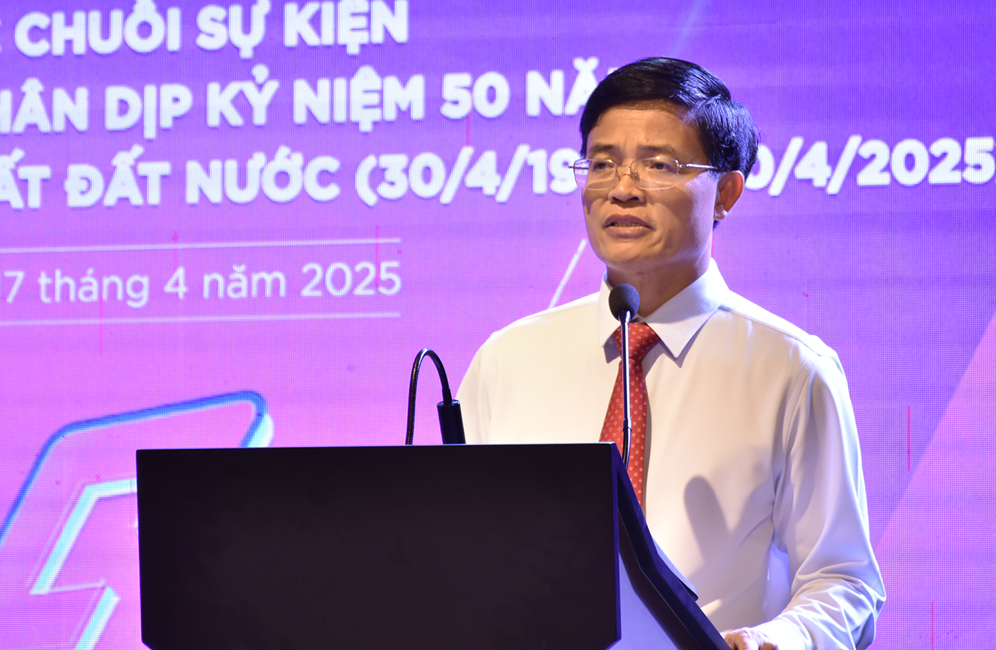 Ông Vũ Hồng Thuấn, Quyền Giám đốc Sở VHTTDL phát biểu khai mạc họp báo.