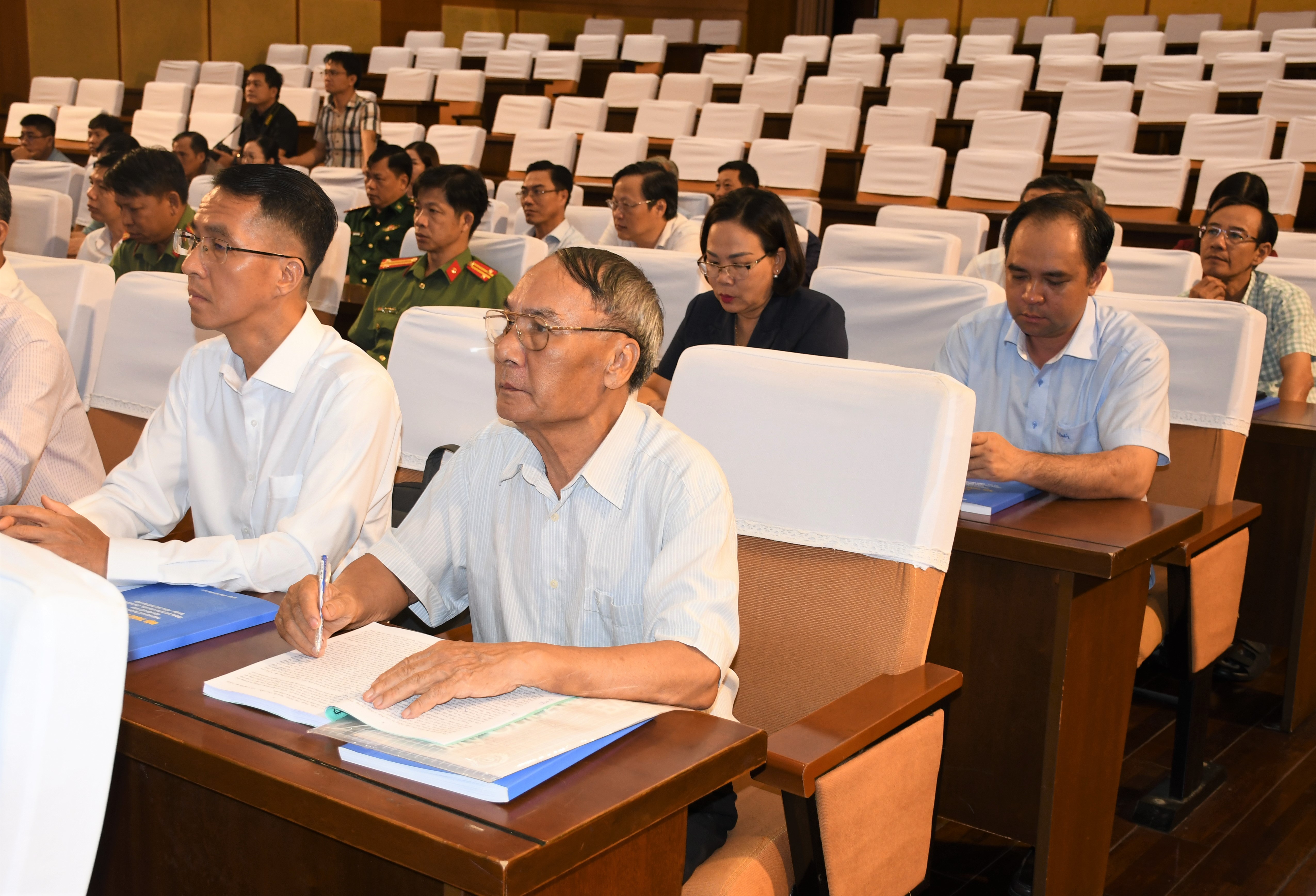 Các đại biểu tham dự hội thảo.