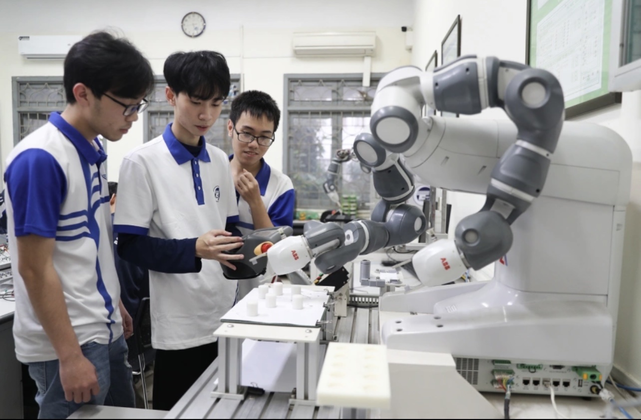 Sinh viên theo học các ngành STEM có thể được vay 5 triệu đồng/tháng.