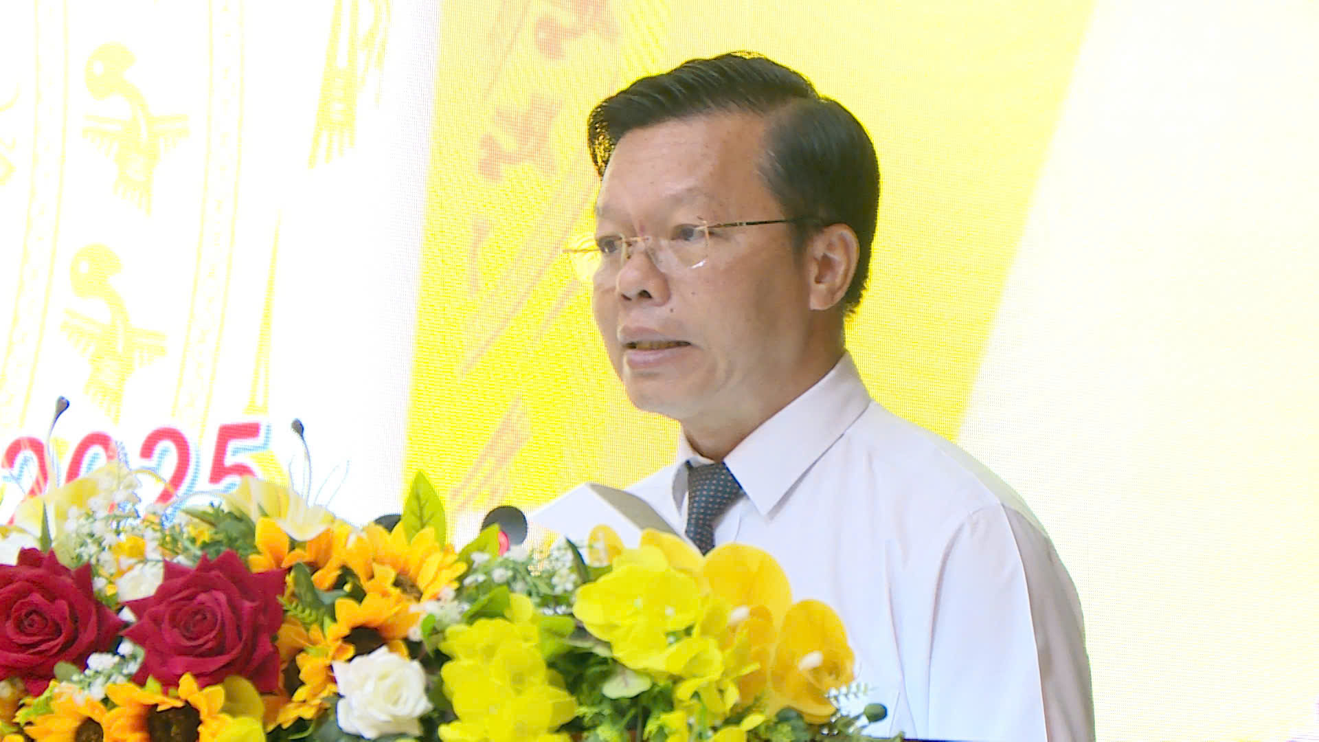 Ông Trần Thanh Dũng, Chủ tịch UBND TP.Bà Rịa báo cáo tờ Tờ trình về việc đề nghị tán thành chủ trương  hợp nhất tỉnh Bà Rịa - Vũng Tàu, tỉnh Bình Dương và TP. Hồ Chí Minh; lấy tên là TP. Hồ Chí Minh và sắp xếp đơn vị hành chính cấp xã năm 2025 trên địa bàn TP.Bà Rịa.