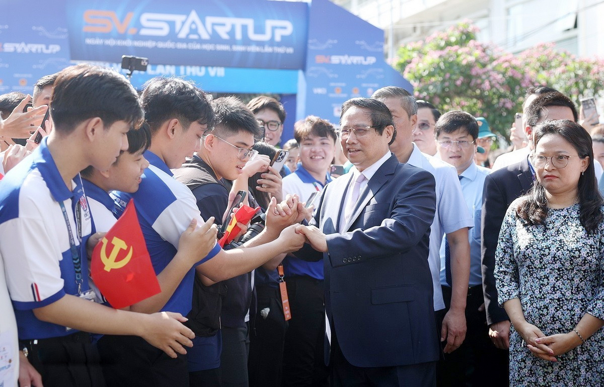 Thủ tướng Phạm Minh Chính với HS, SV tham dự Ngày hội khởi nghiệp quốc gia của HS, SV lần thứ 7.